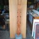Sculpture ethnique brutaliste / Totem , bois massif sur socle