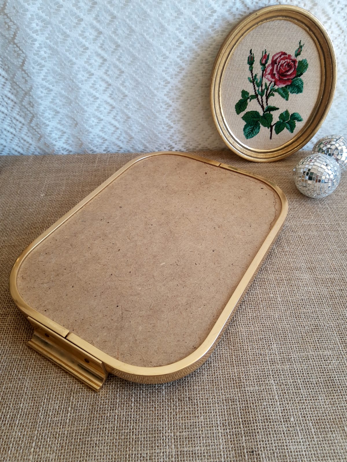 Plateau rectangulaire simili cuir bordeaux et métal doré vintage