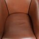 Ensemble de 2 fauteuils club en cuir de vache en bon état dans le style anglais.