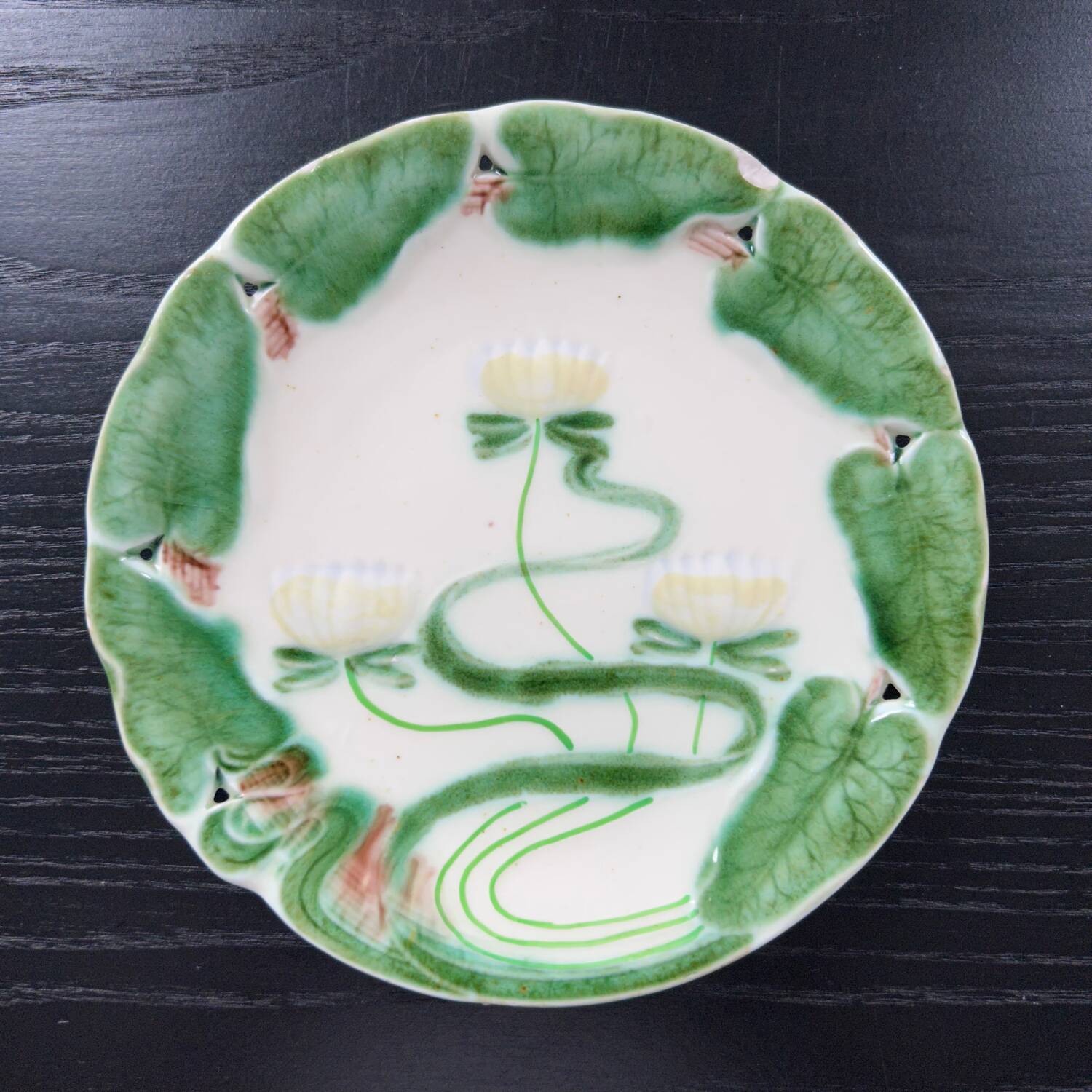 Water lily dish in slip
