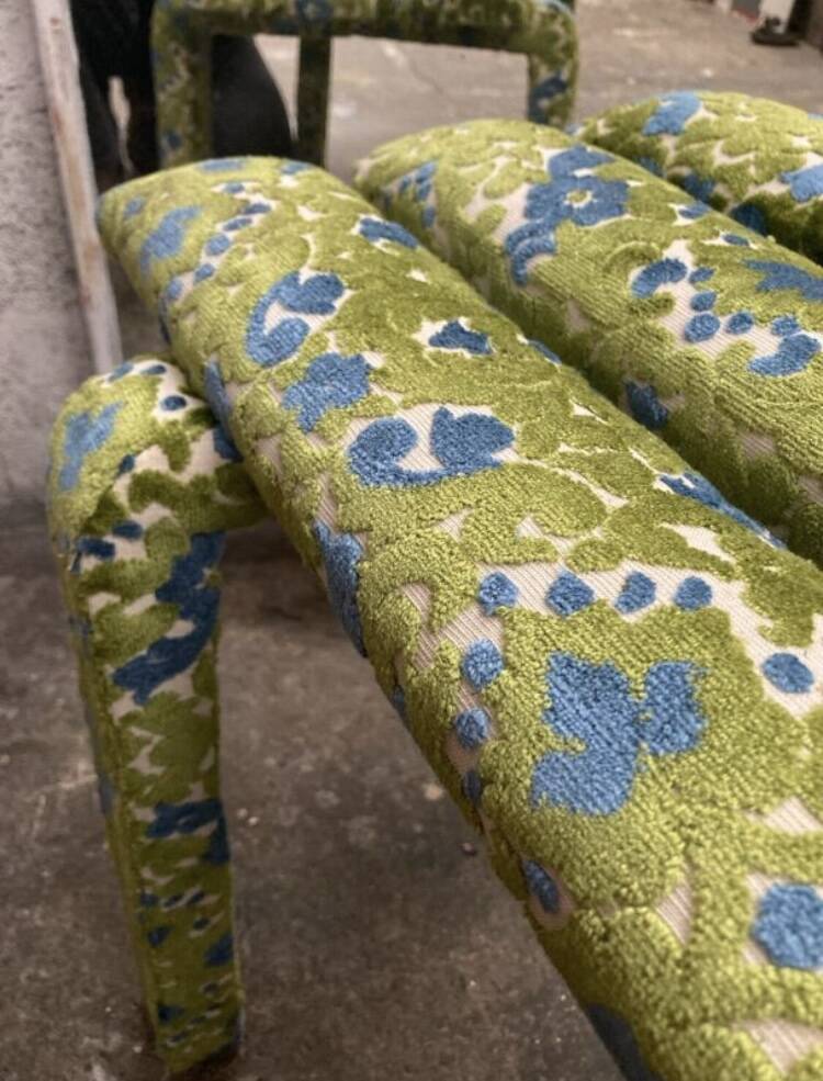Flowered velvet bench