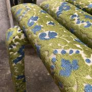 Banc en velours fleuri