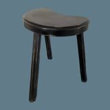 Bean-shaped tripod stool