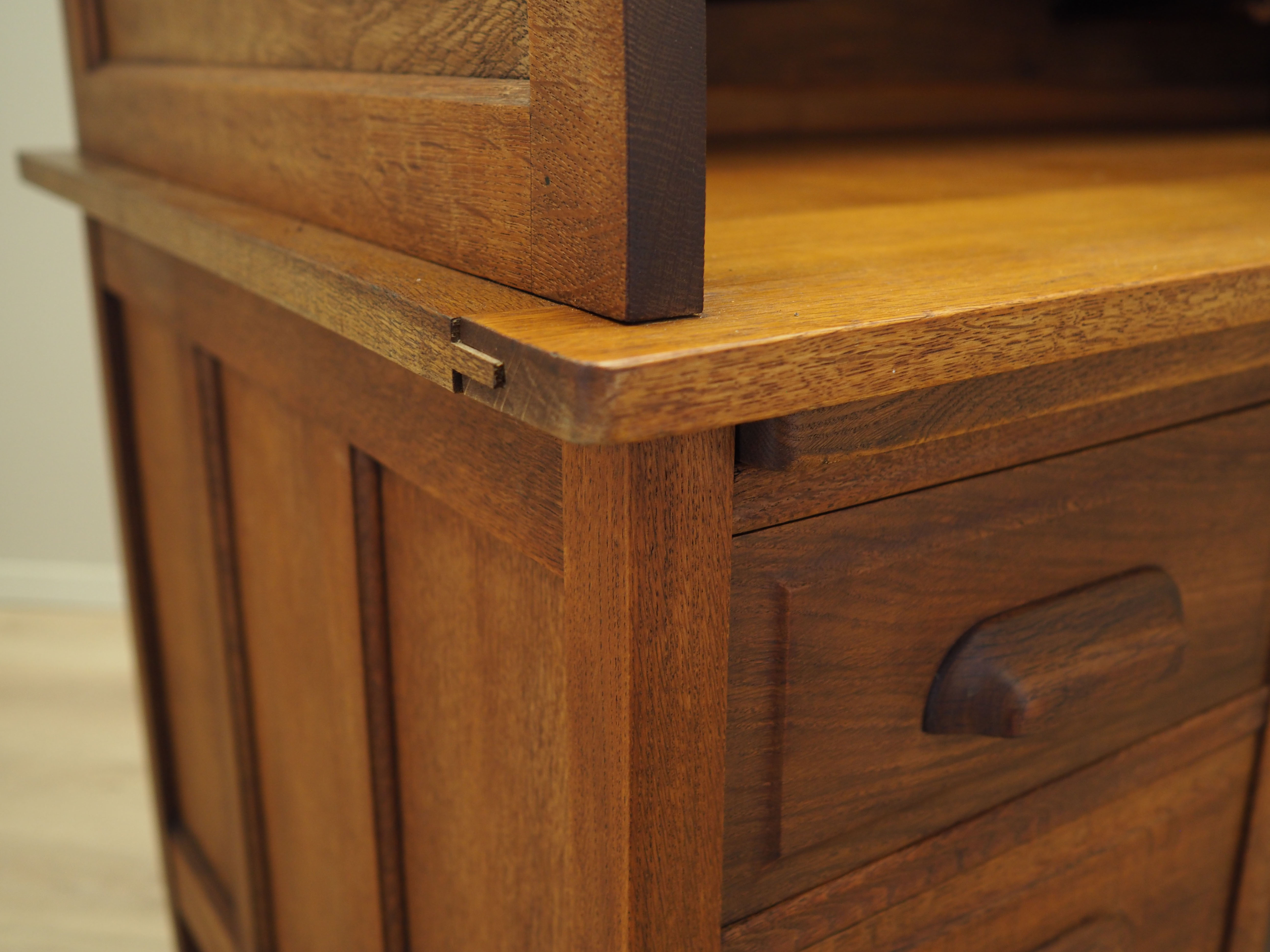 Bureau en chêne, design danois, années 1950, production: Danemark