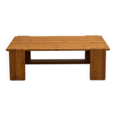 Architectural coffee table in solid pine from the 1970s.