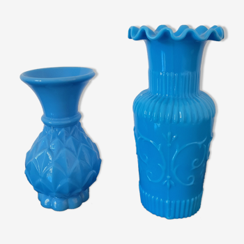 Set de deux vases en opaline de foire bleue