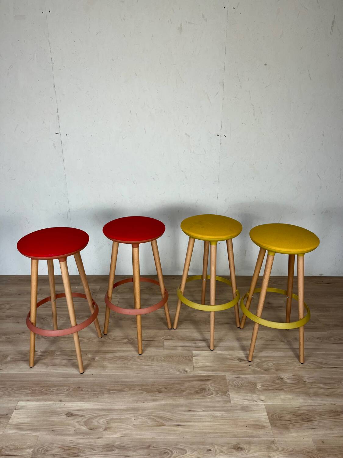 Enea Lottus high stool - Contemporary design - Light wood