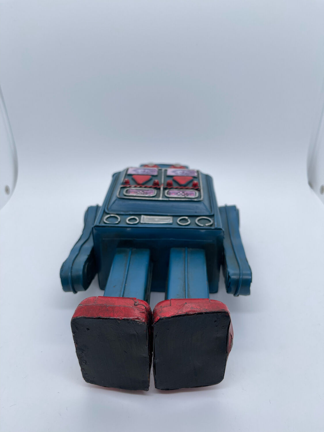 Old robot - metal/painted sheet - tin toys style - vintage