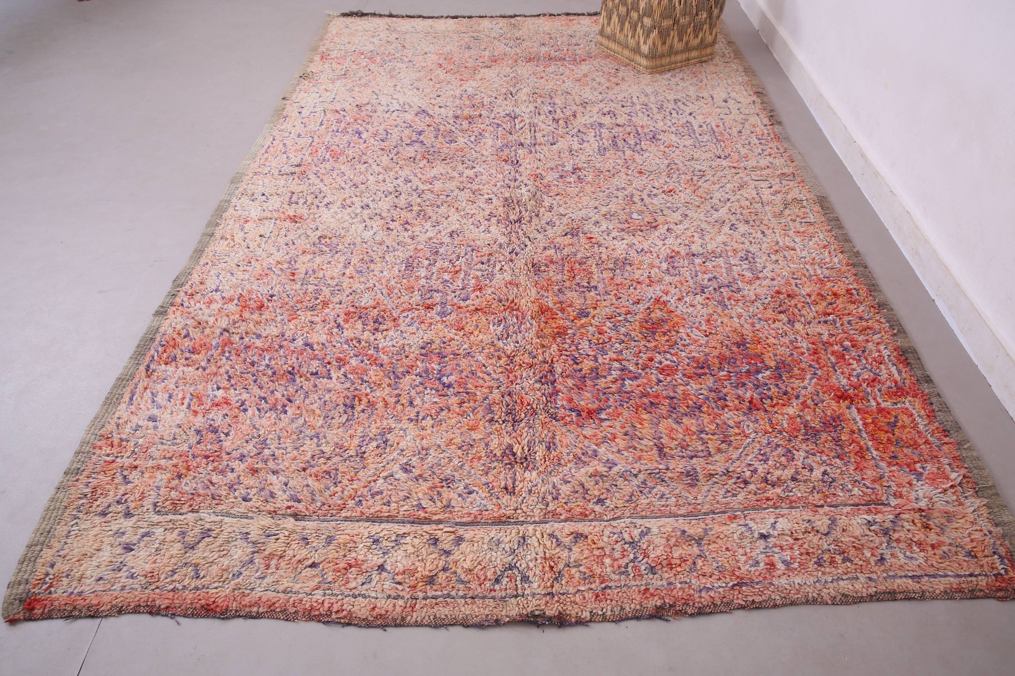 Pink Vintage Moroccan Rug 197 x 320 cm, Berber Wool Rug, Handmade Boho Rug