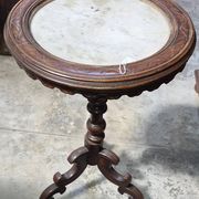 Guéridon époque Napoléon III, reposant sur un élégant piètement tripode