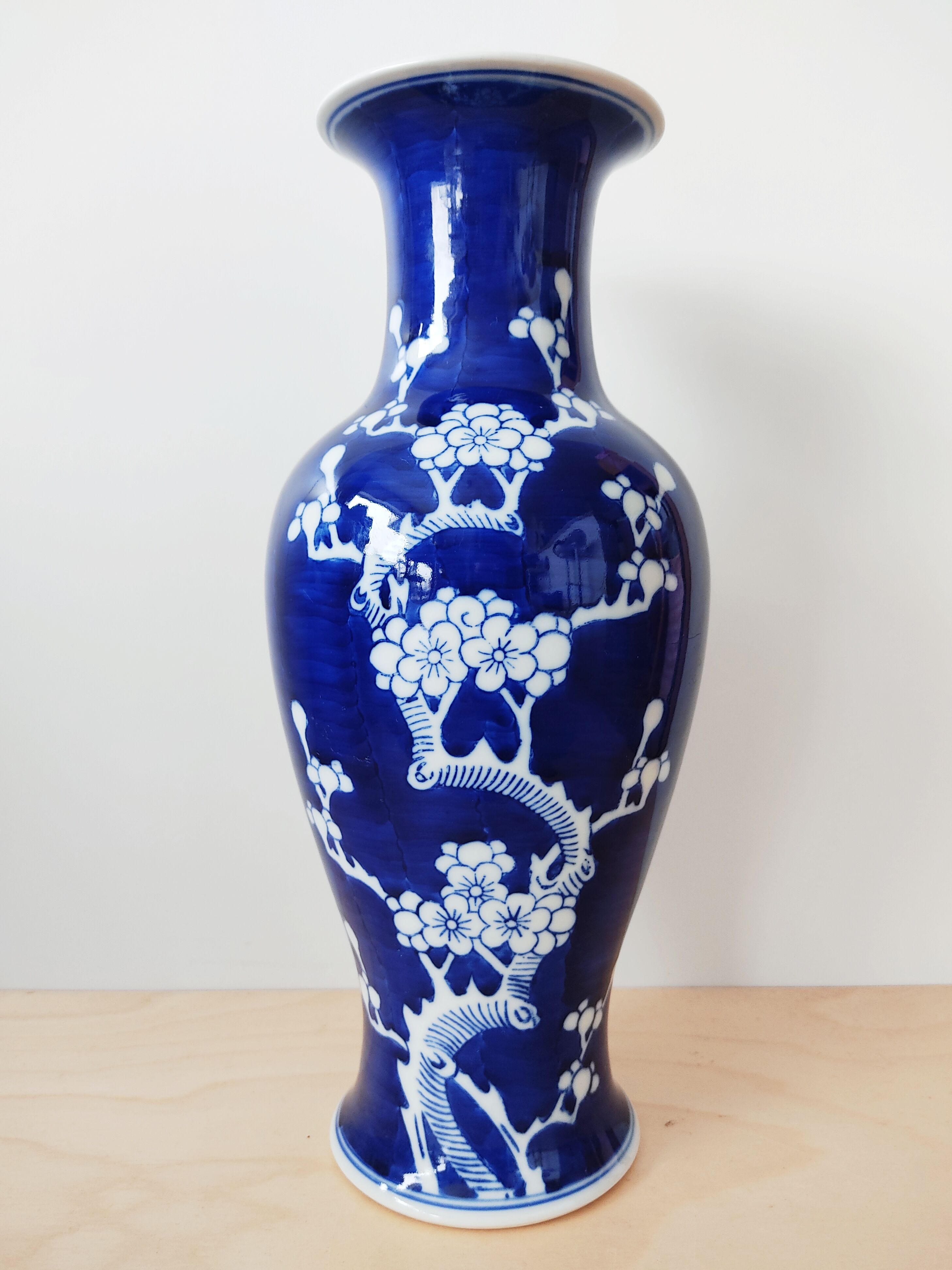 Chinese vase decorating plum blossoms