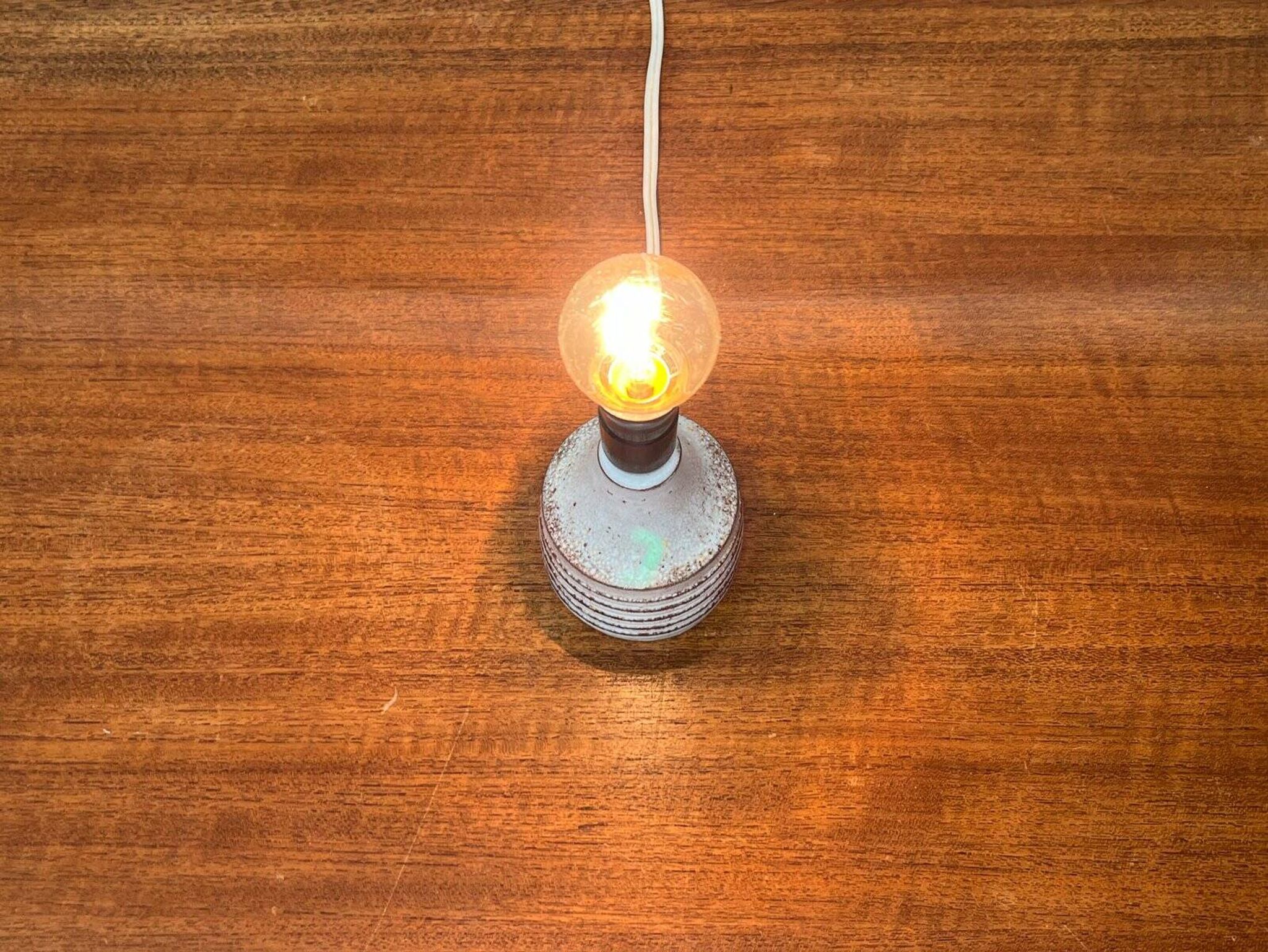 Mid-century modern studio pottery table lamp by Axella, 1960s.
