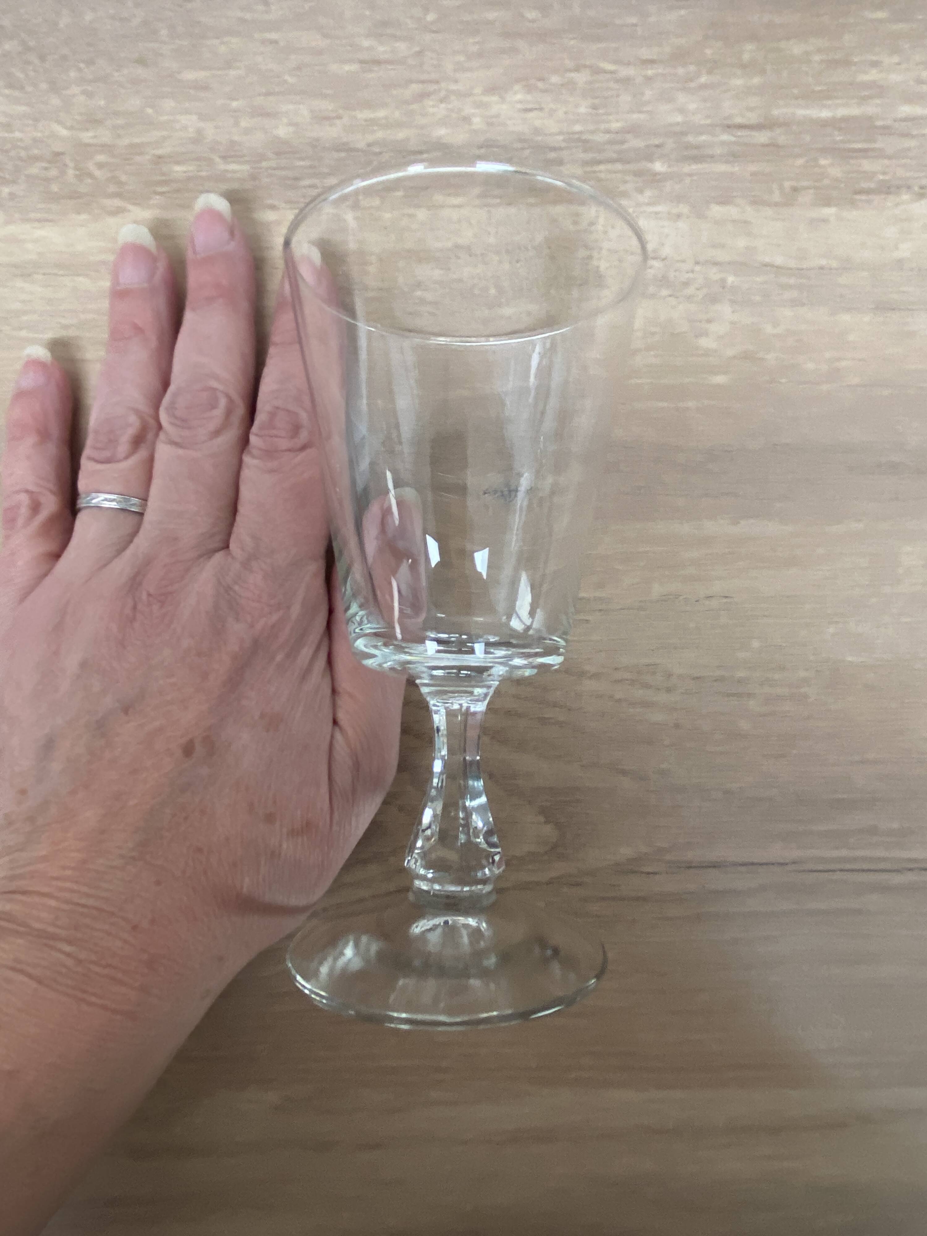 Set of 9 red wine glasses