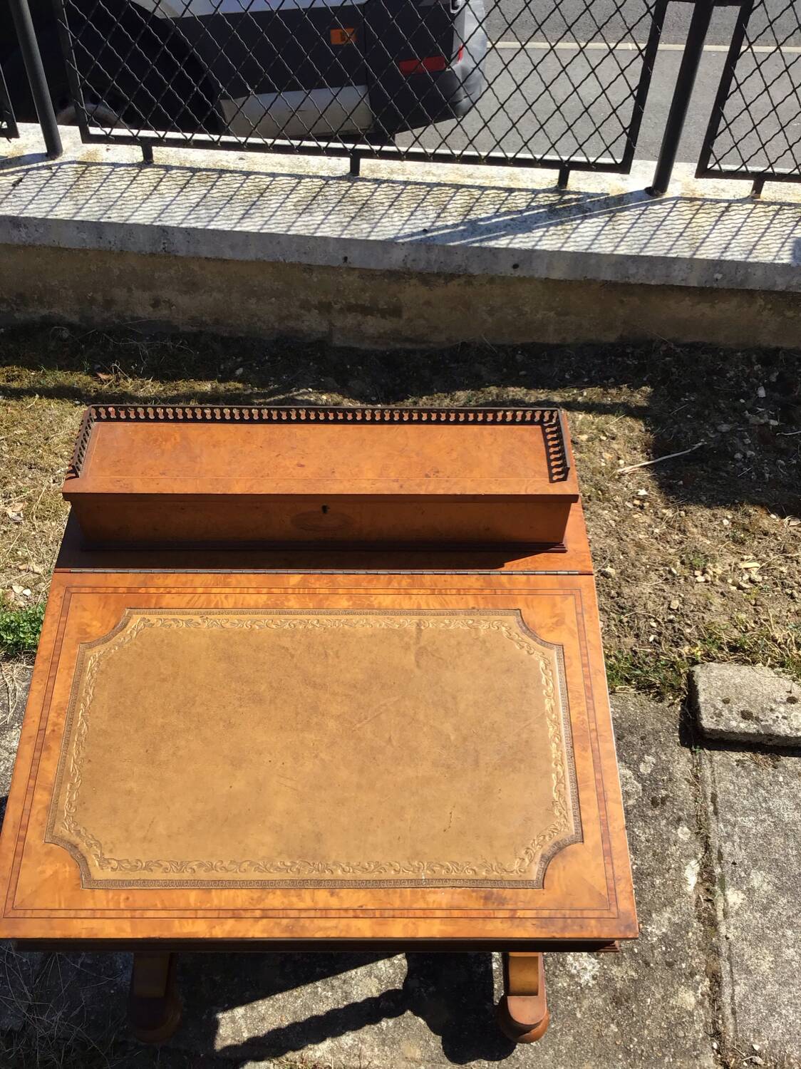Davenport writing desk in fruitwood and burl veneer