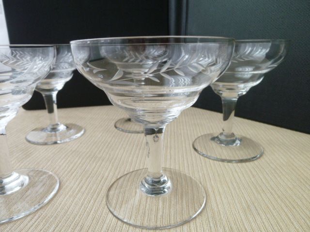 Set de 5 coupes à champagne  vintage en verre meulé