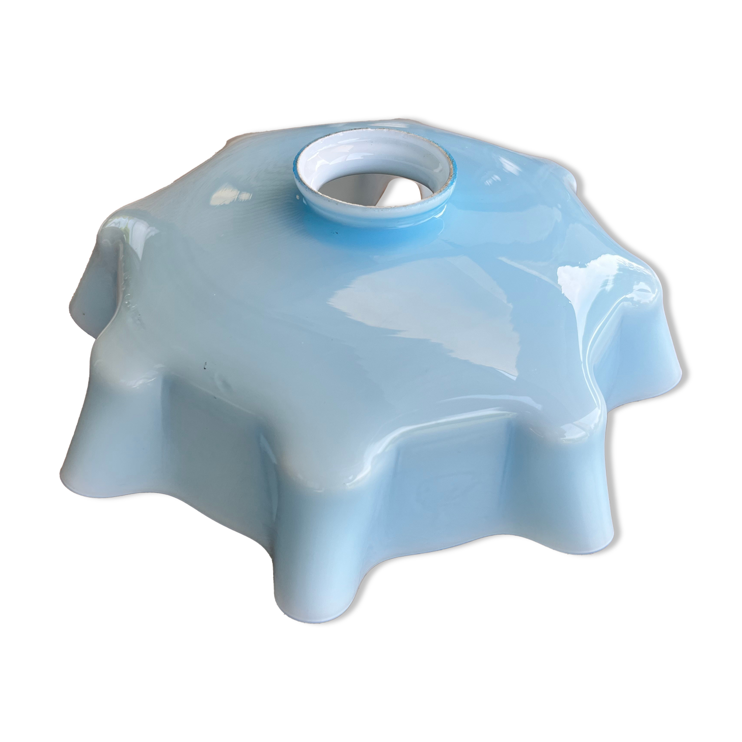 Blue opaline suspension