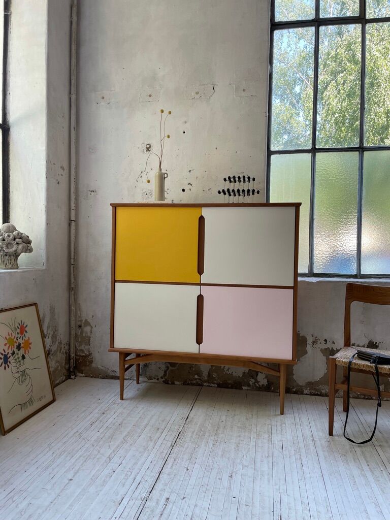 Teak-enfilade storage cabinet