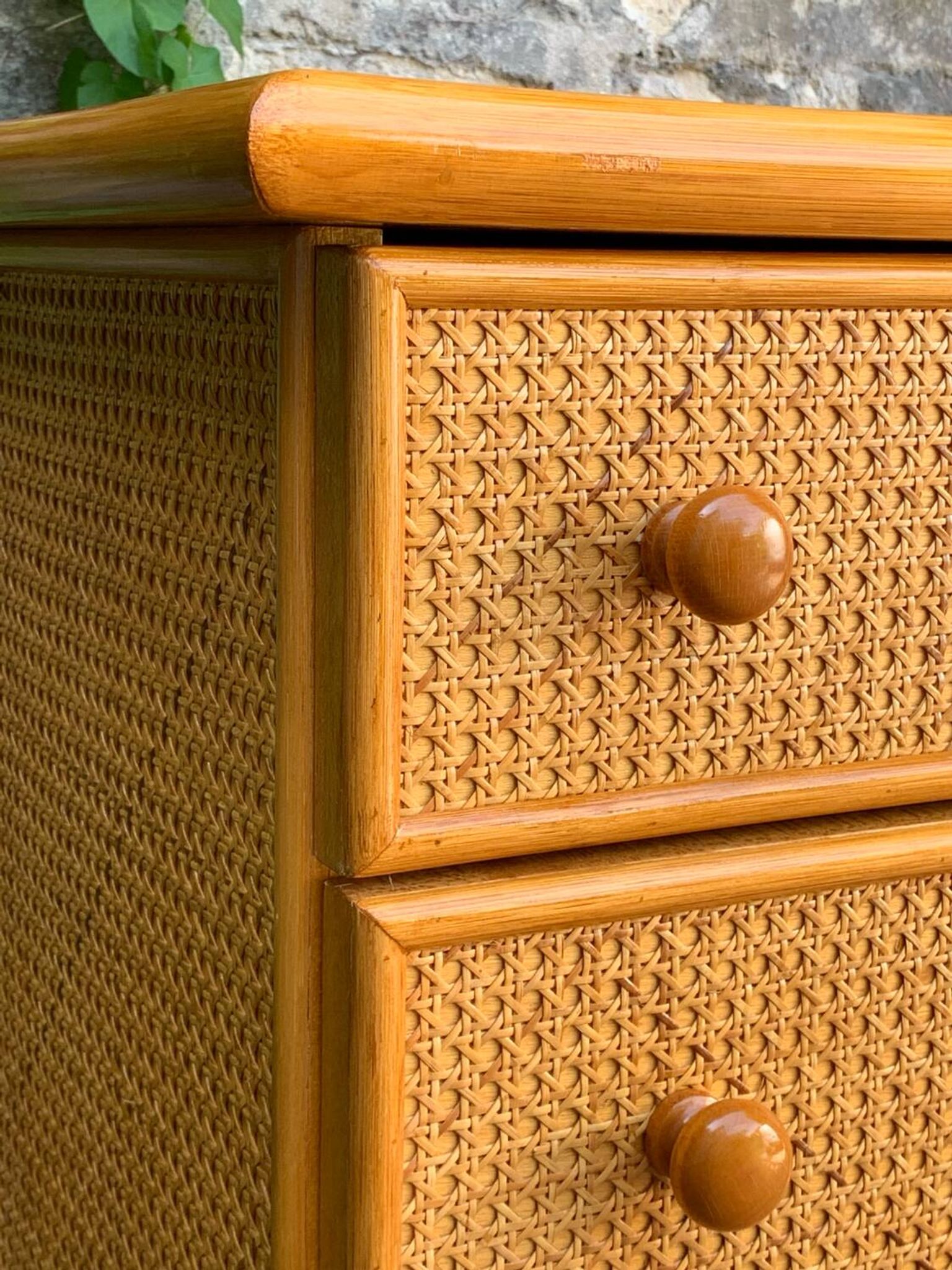 Dresser and its bedside table in rattan caning and vintage oak from the 1970s.