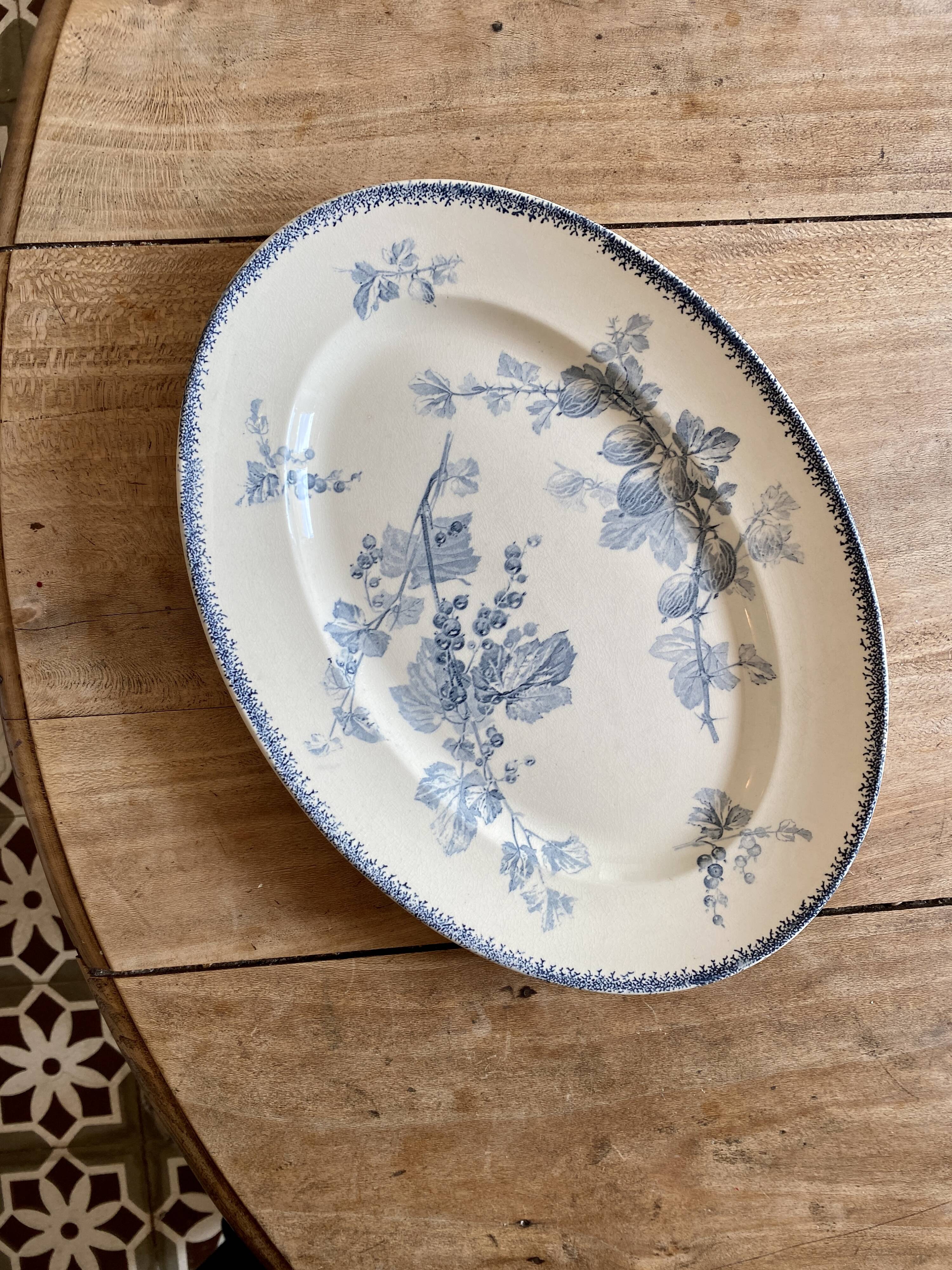 Old oval plate in iron earth model Groseilles de Sarreguemines