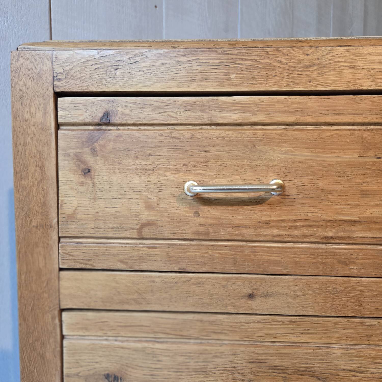 Oak chest of drawers