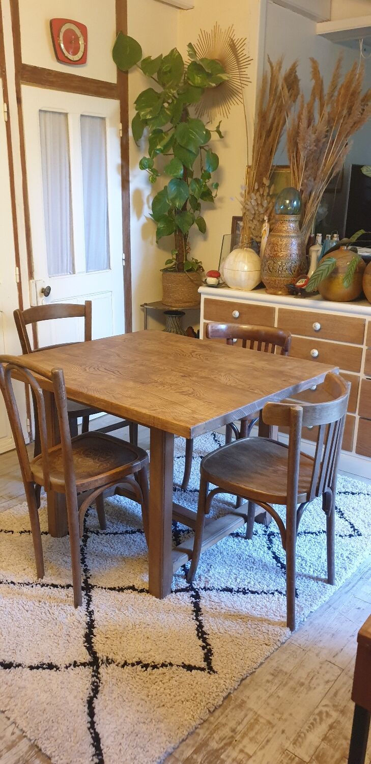 Kitchen table