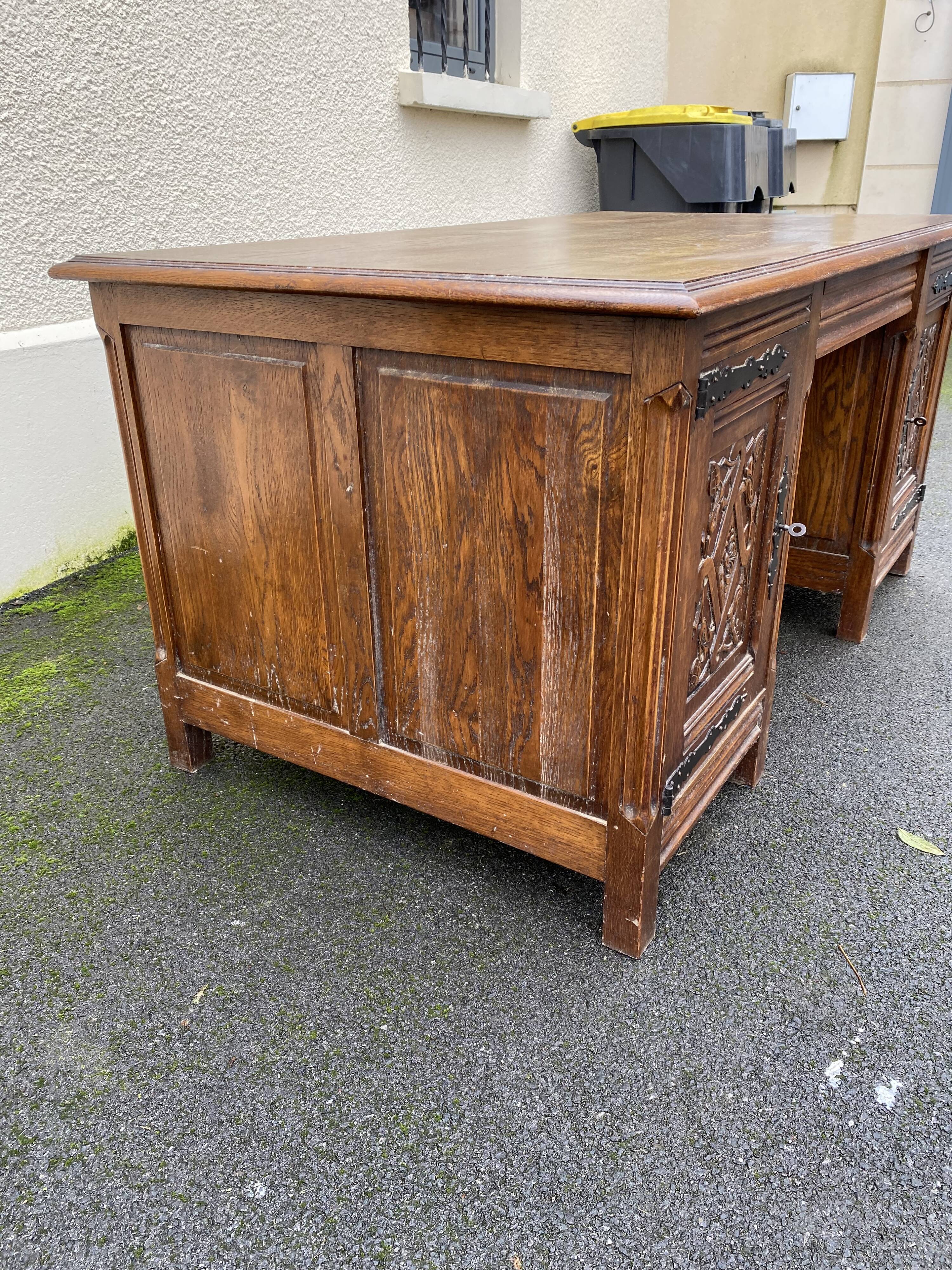 Double-sided desktop