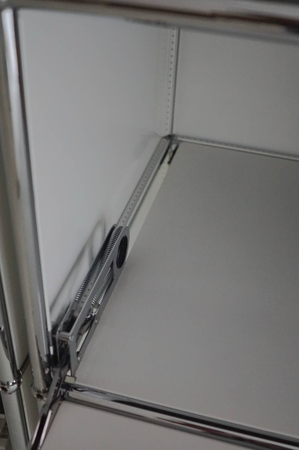 Lot of 3 designer furniture: usm haller white: 1 column with 2 modules.