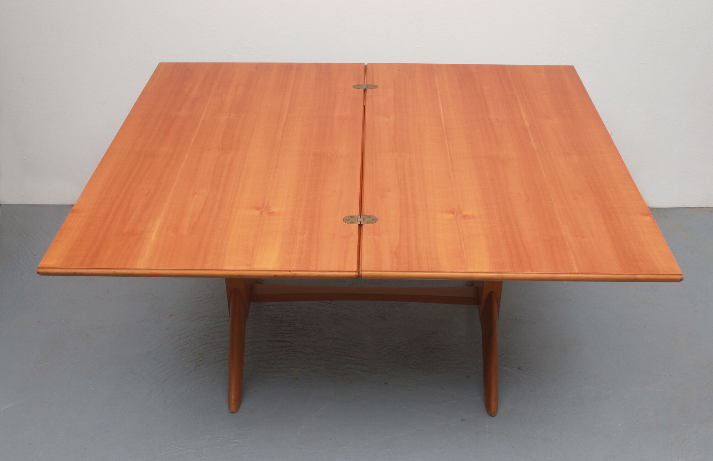 1950s coffeetable in cherrywood, adjustable in height
