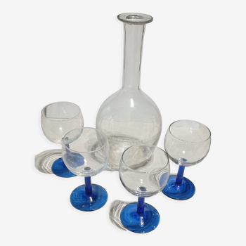 Old carafe and its wine glasses