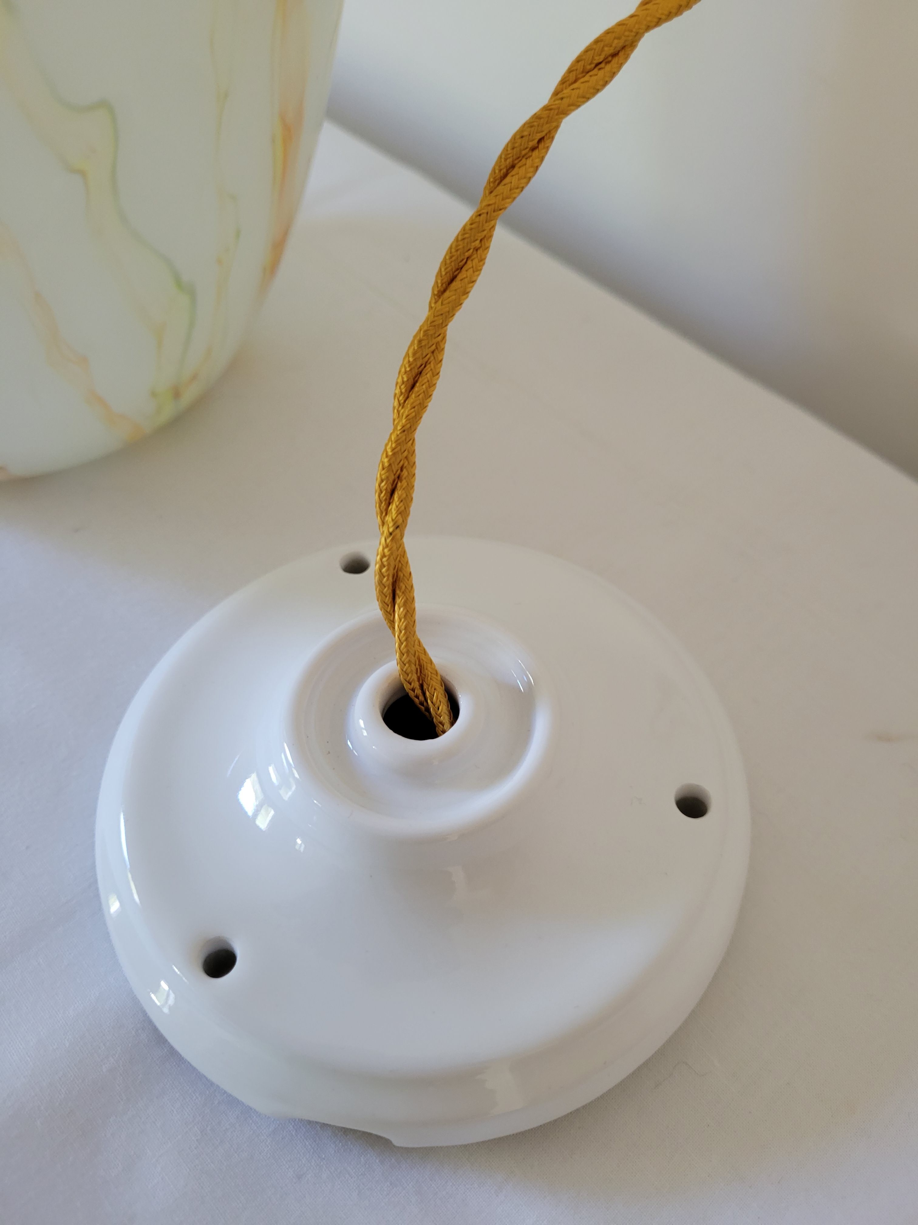 Marbled opaline suspension