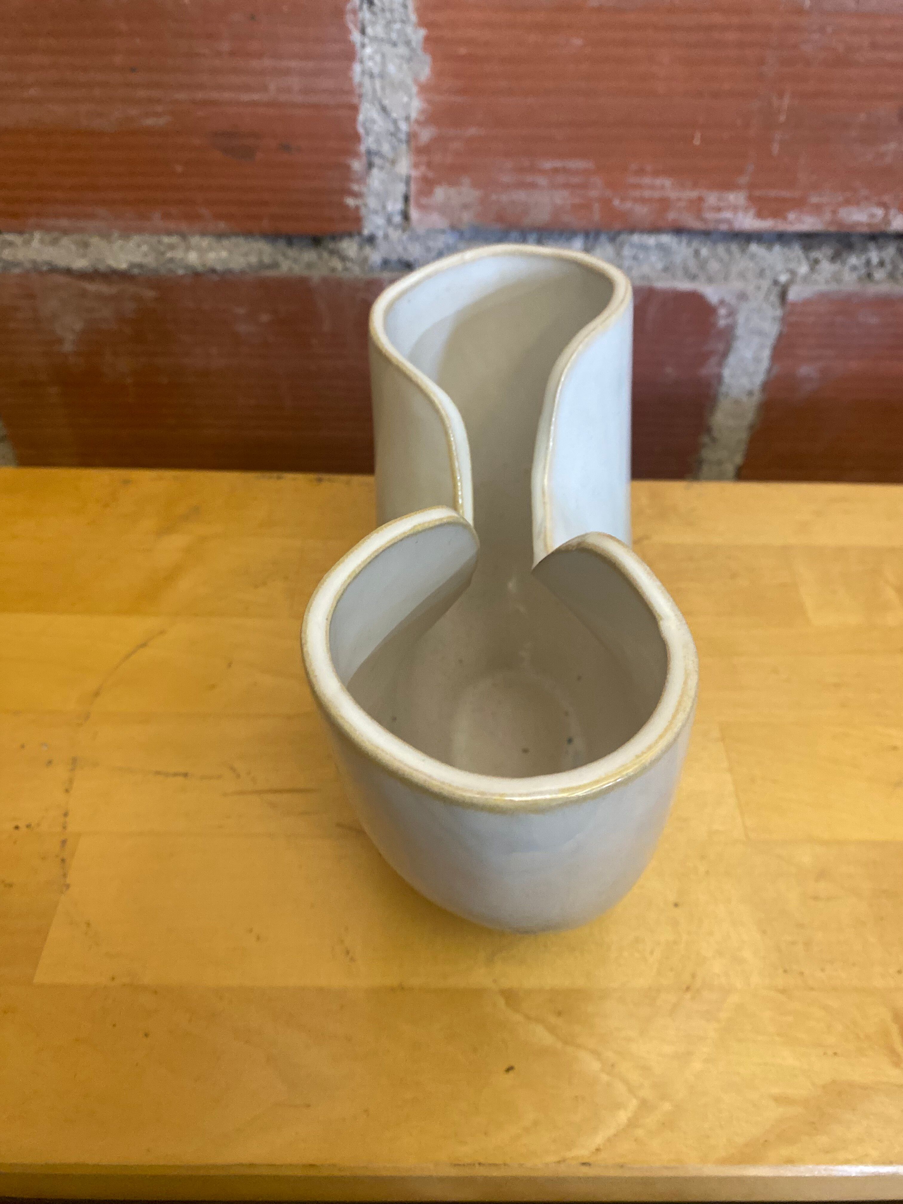 Vase design gilde ceramic white blue