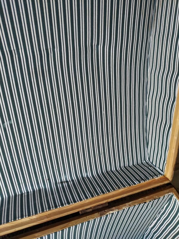 Coffre ancien bois peint