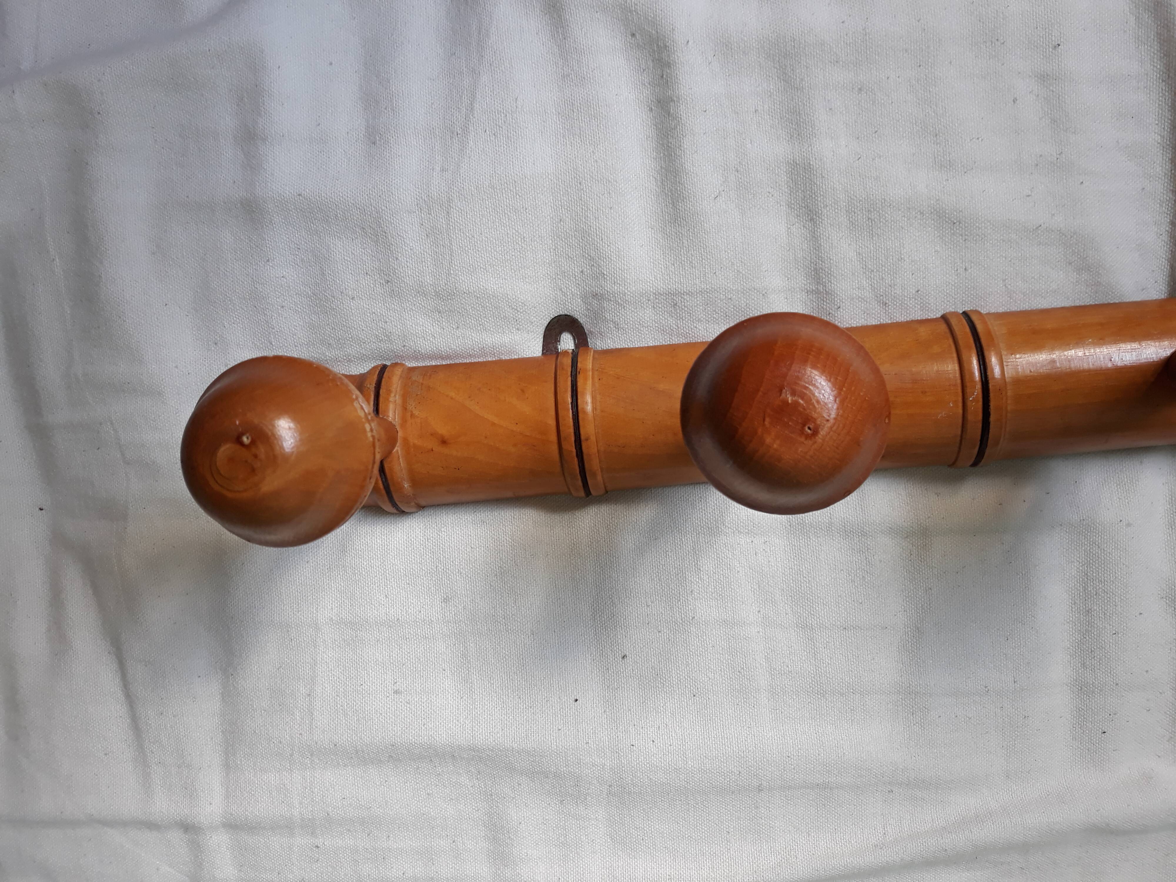 Bamboo-like wall coat rack with 5 mushroom hooks