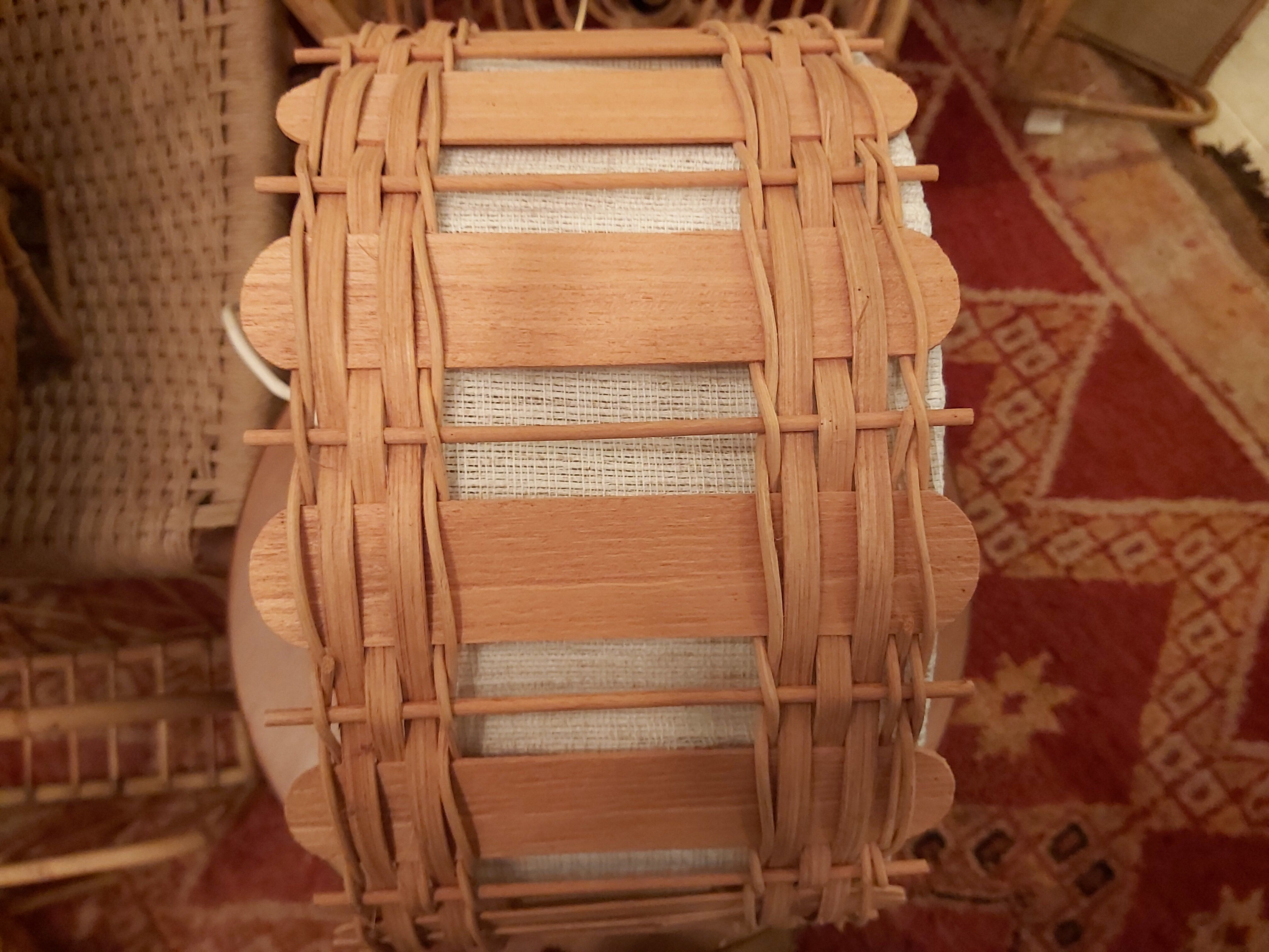 Suspension vintage en bois et tissu
