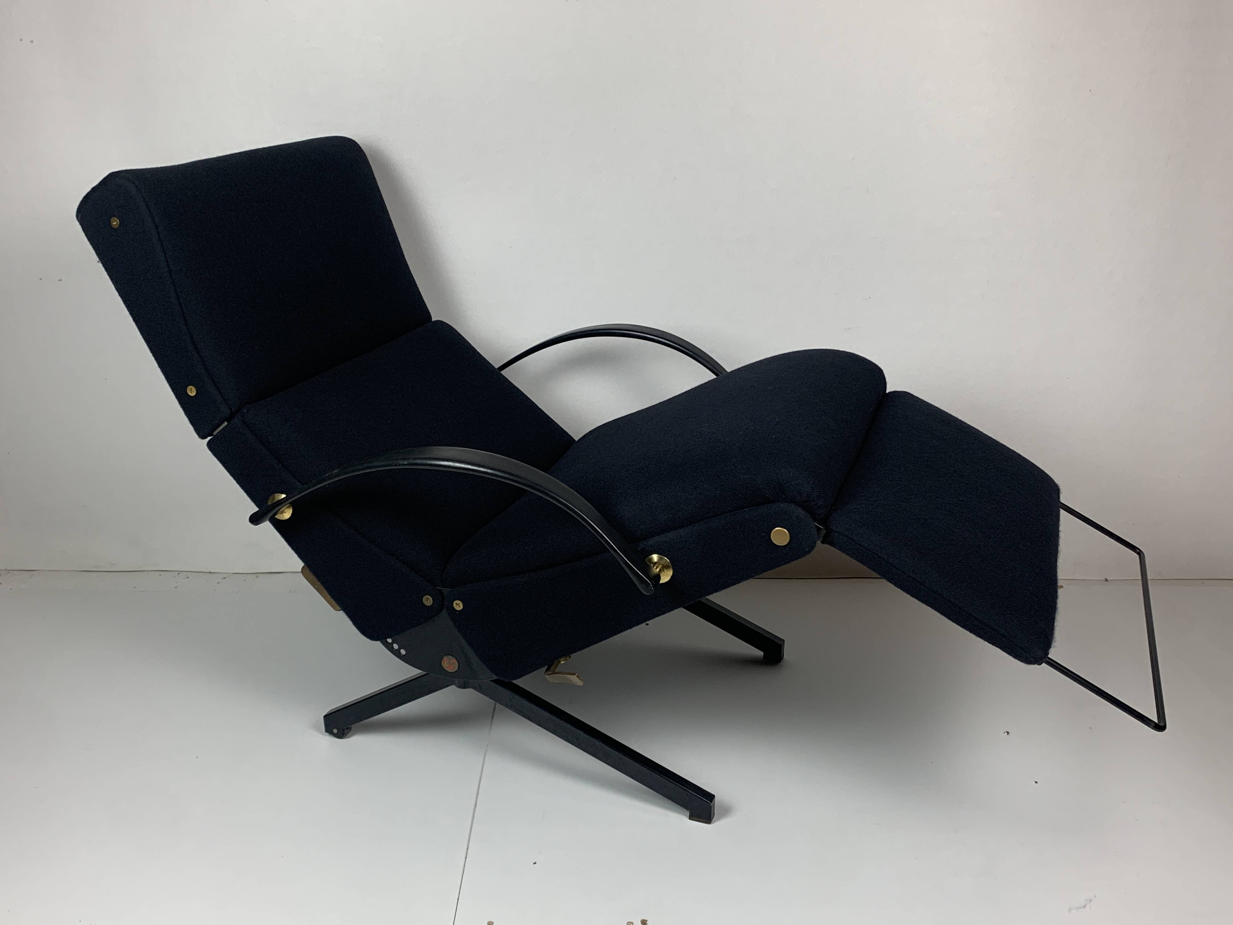 Fauteuil lounge italien vintage bleu marine foncé par Osvaldo Borsani pour Tecno, 1950