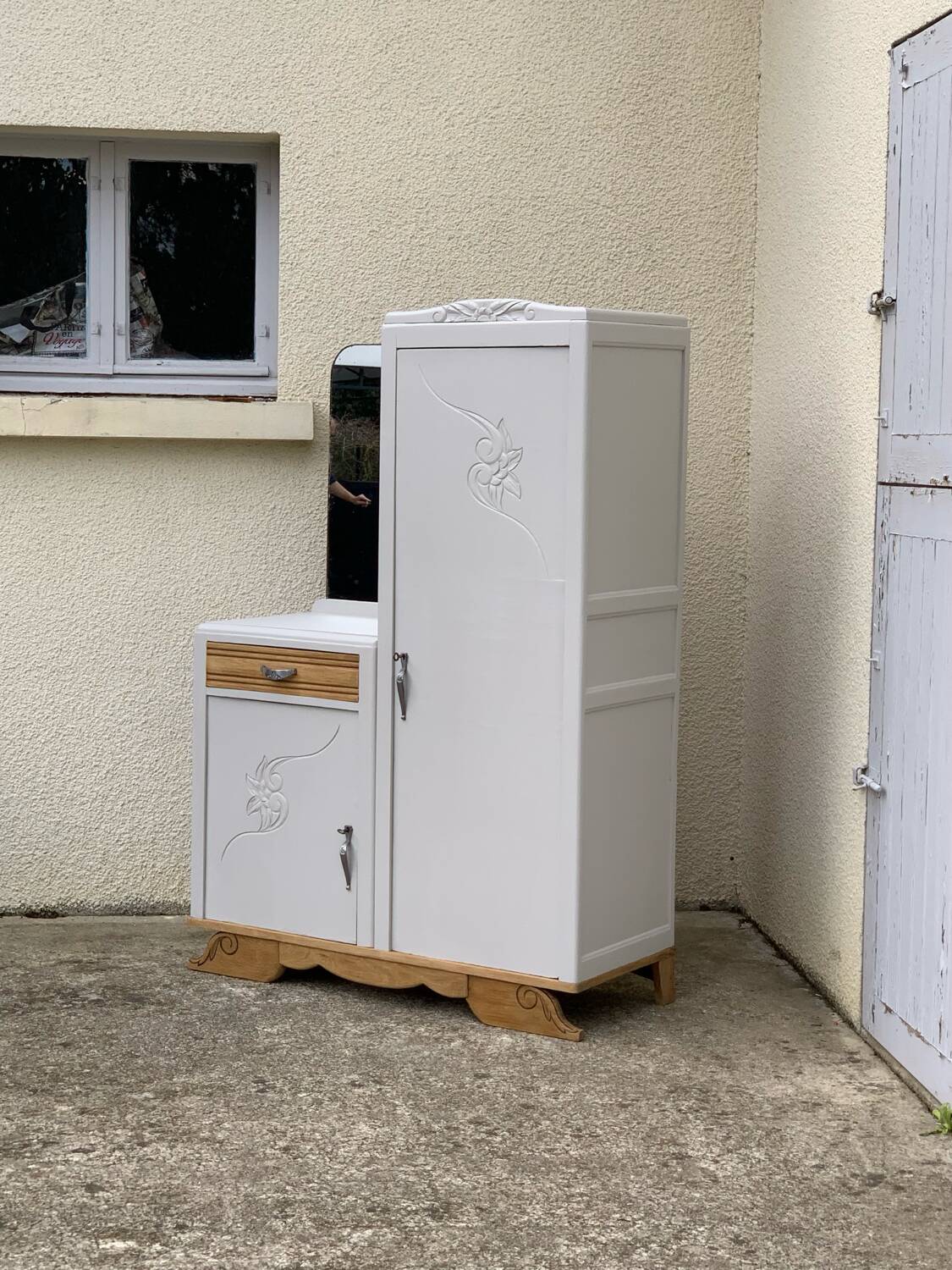 Asymmetrical Parisian Art Deco wardrobe 1930