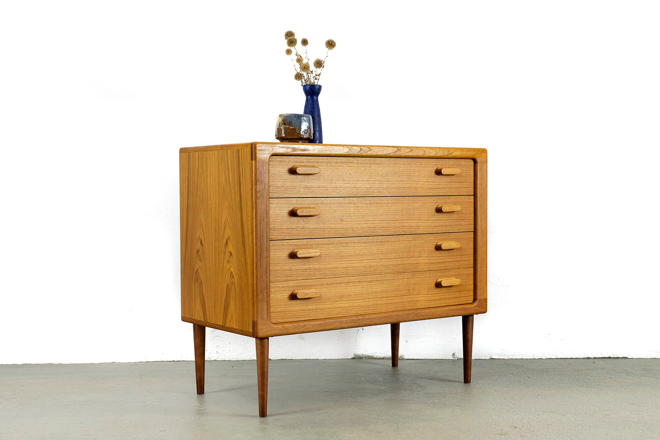Commode en teck danois de Dyrlund années 1970