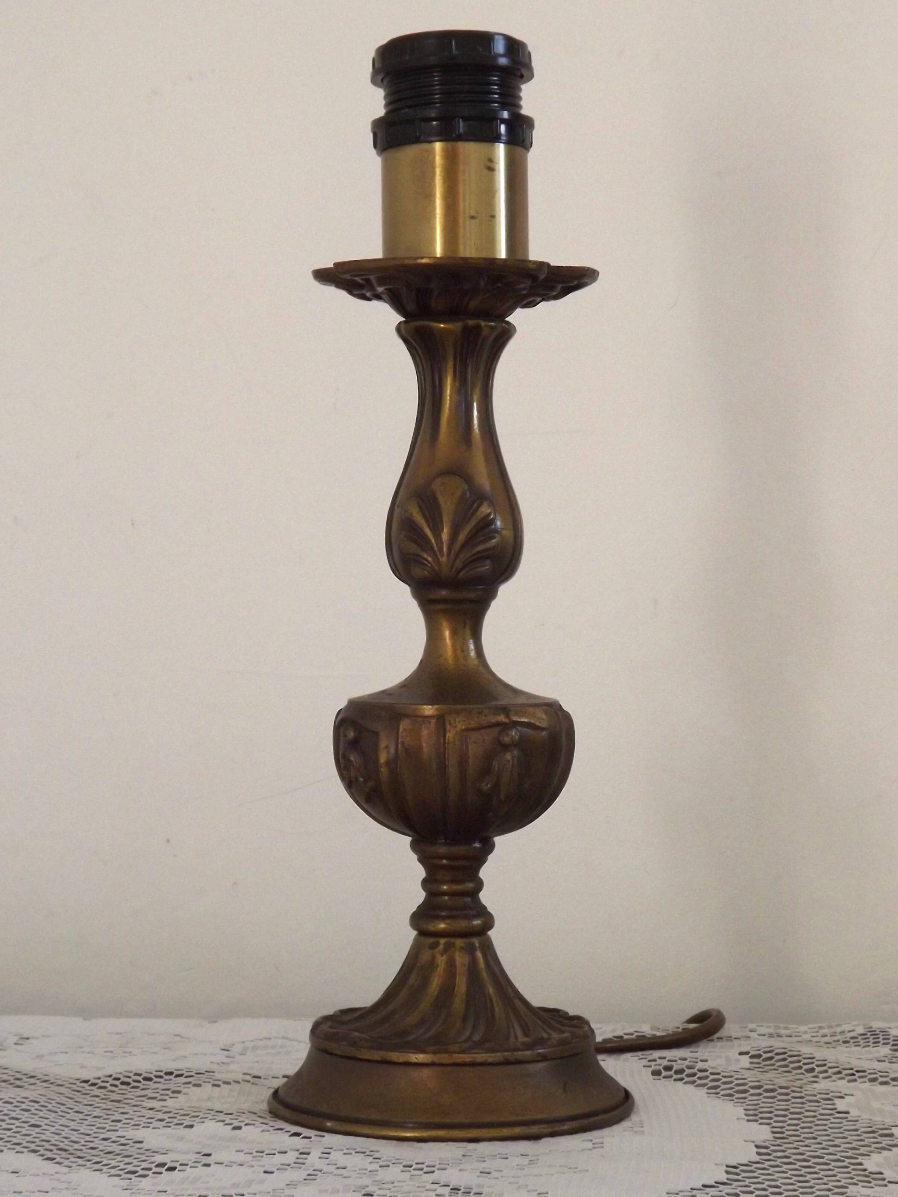 Spanish vintage brass table lamp with beige braided plastic shade 5555.