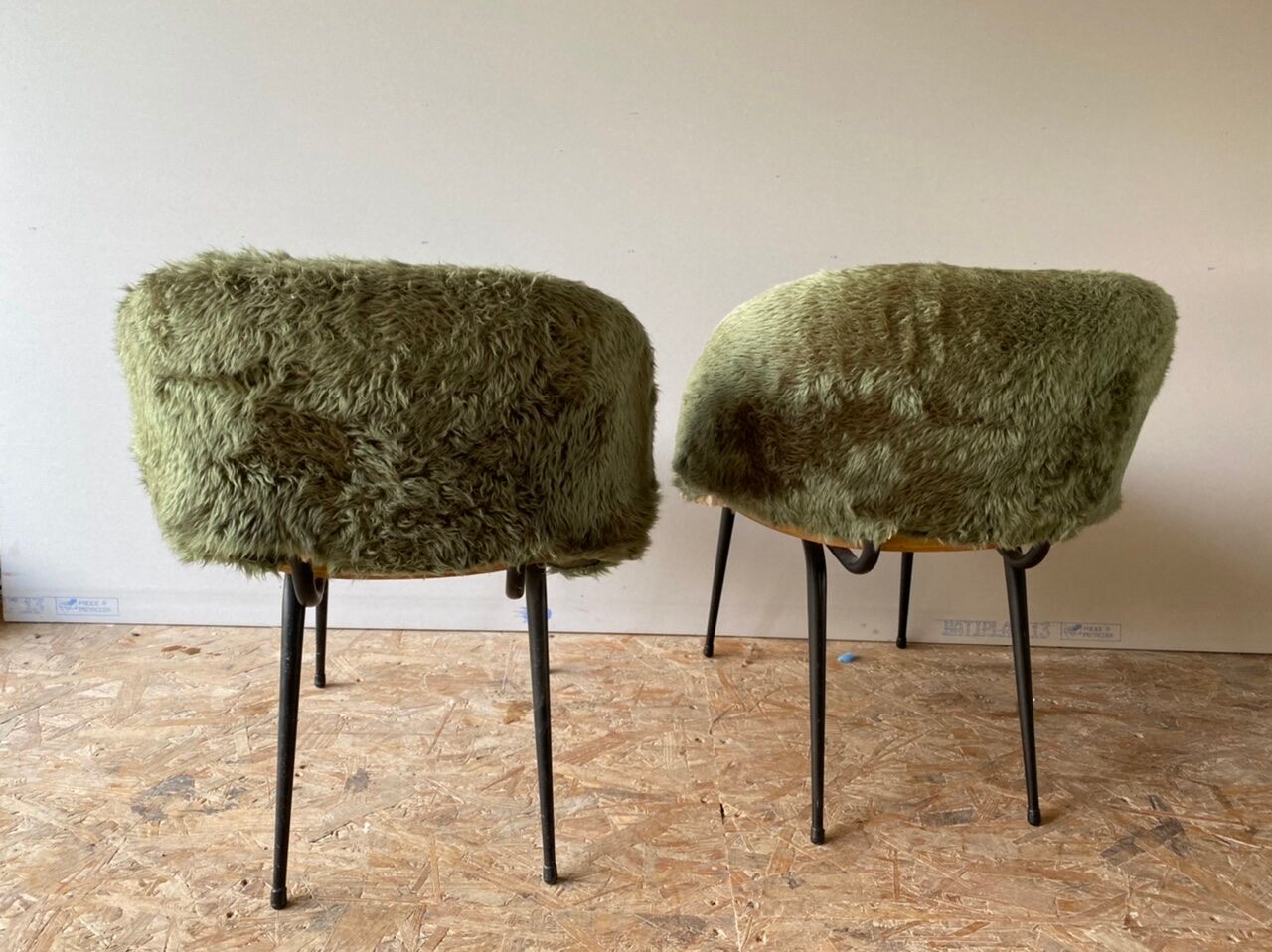 Pair of muvy chairs