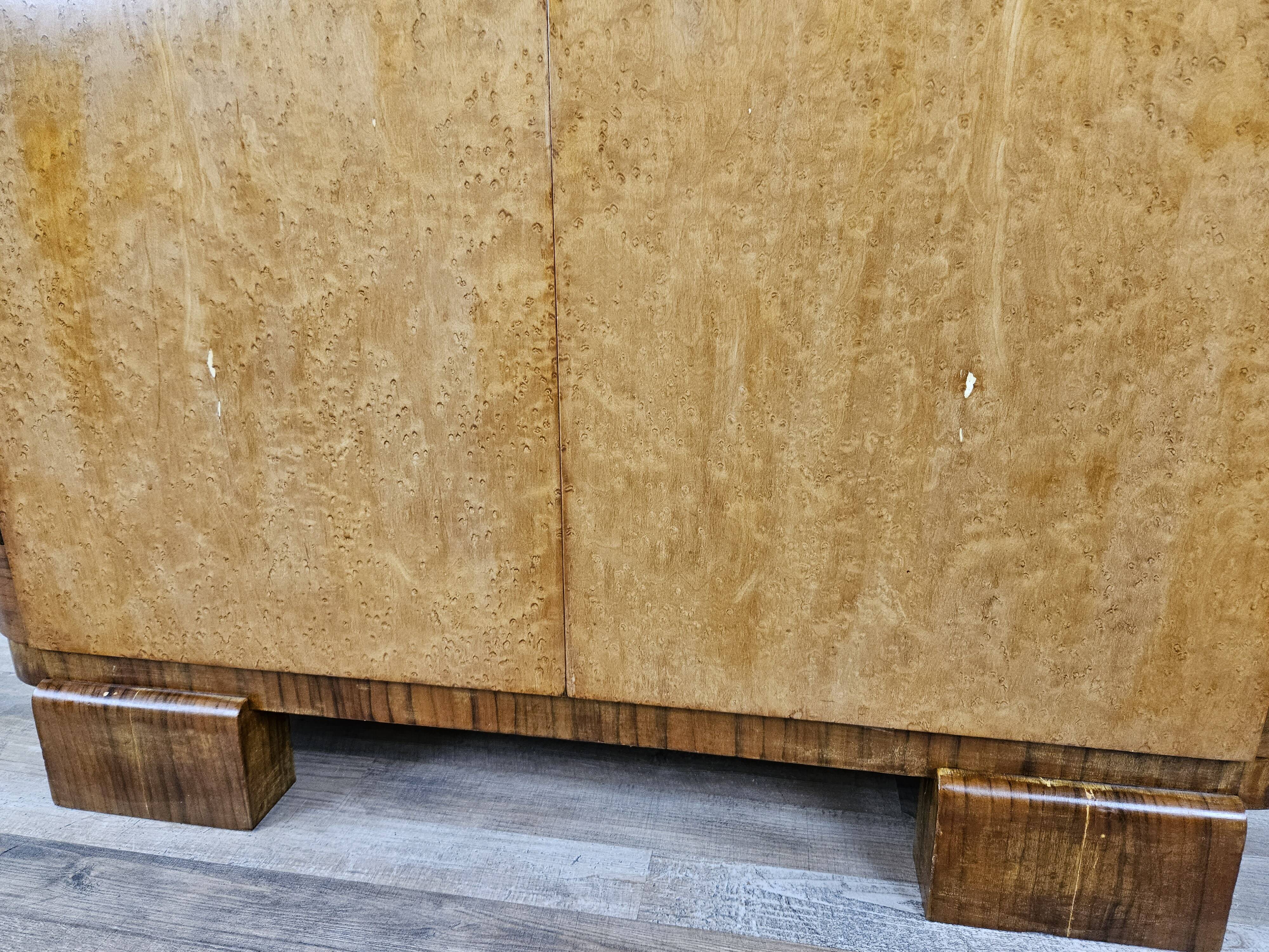 Art decò sideboard in thuja and walnut