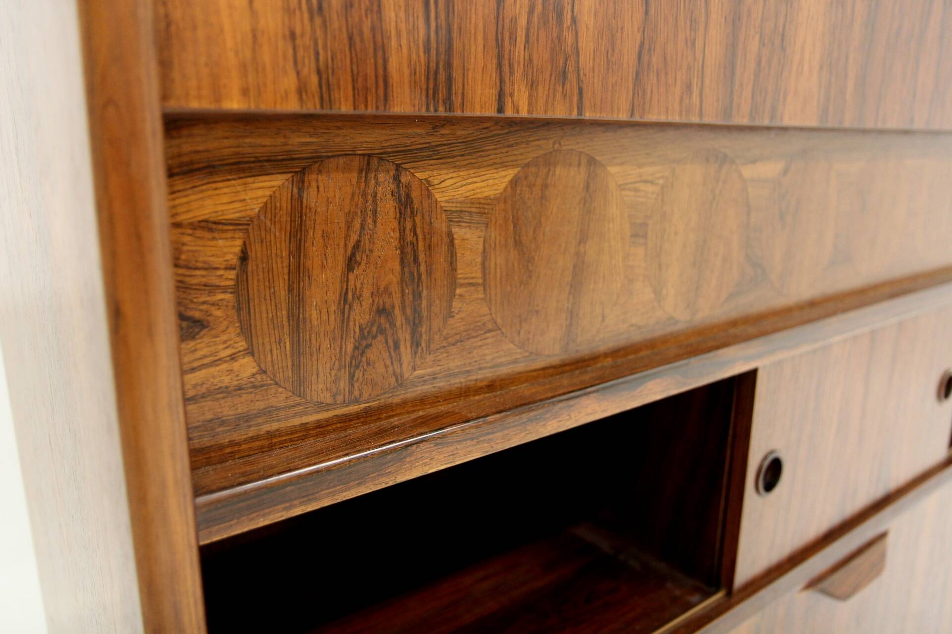 Rosewood bar cabinet "SK 661" and its 2 stools, Johannes Andersen, Denmark, 1960