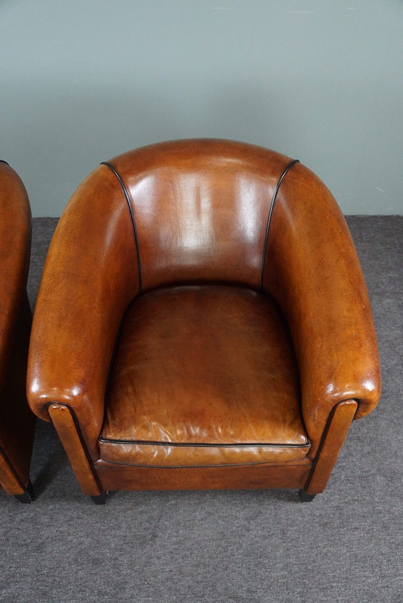 Set of 2 club chairs in black piping sheep leather