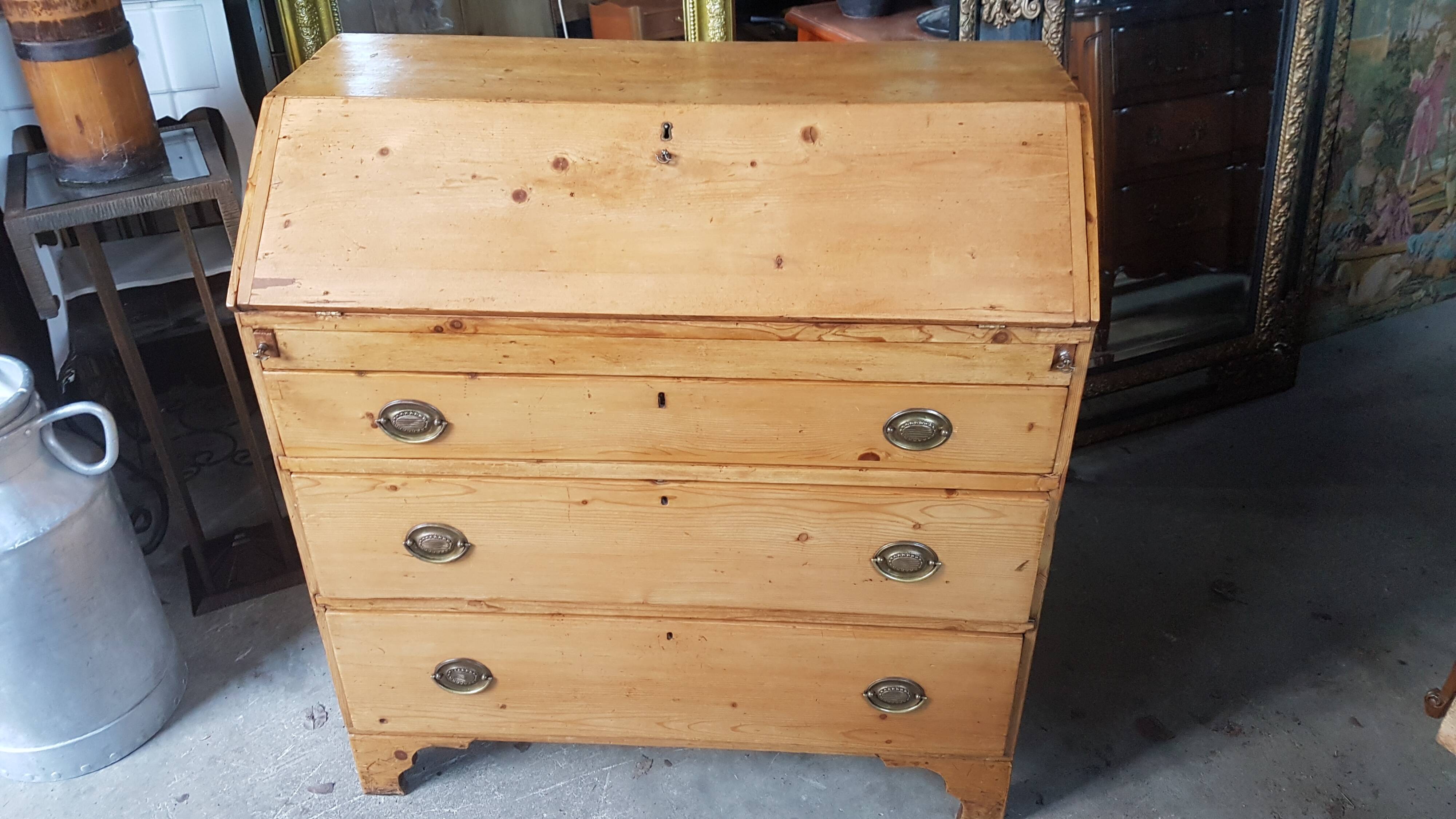 Antique chest of drawers