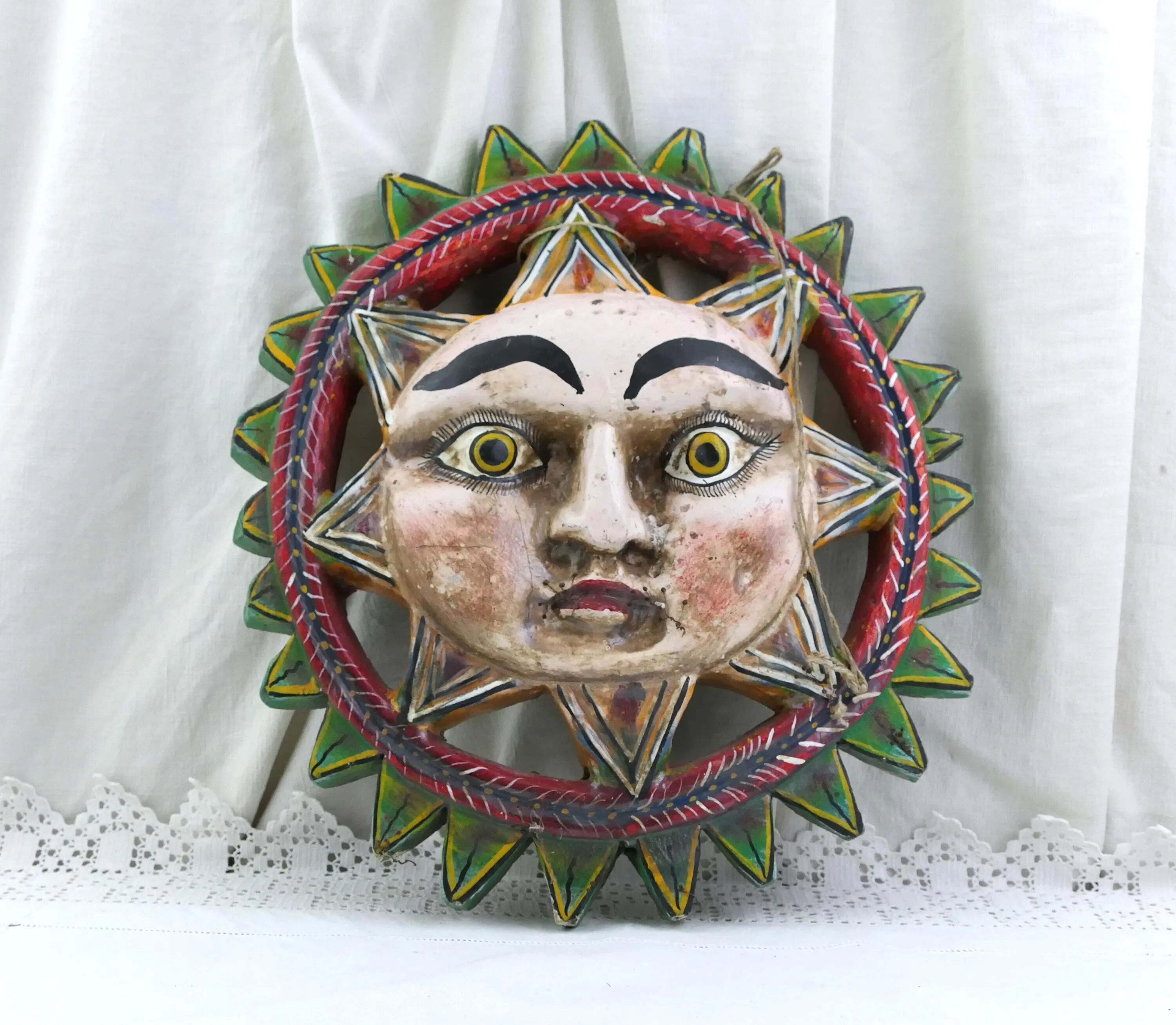 Masque de soleil mexicain vintage en bois sculpté à la main avec laque de couleur vive, art mural décoratif traditionnel rétro d'Amérique du Sud