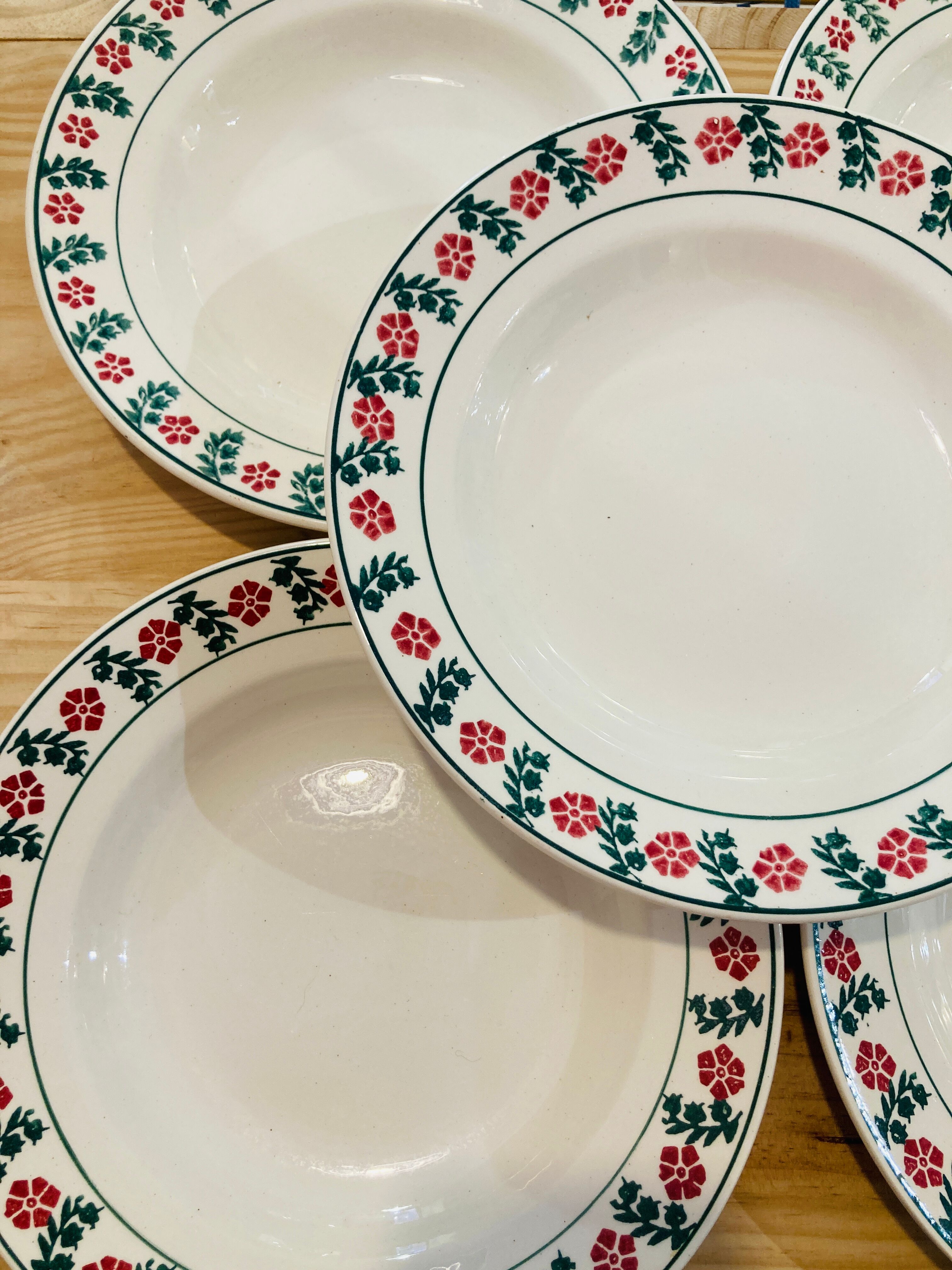 X5 hollow plate with green and red flowers -ceranord-made in france