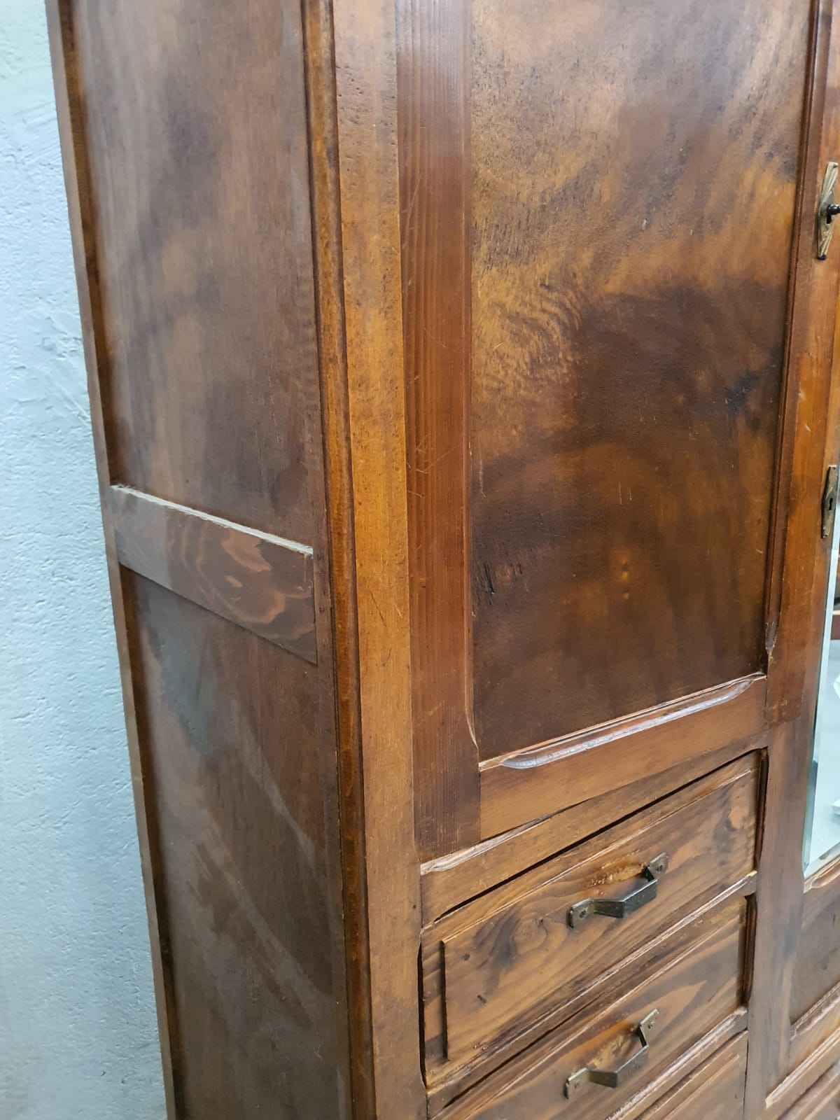 Armoire parisienne époque art deco