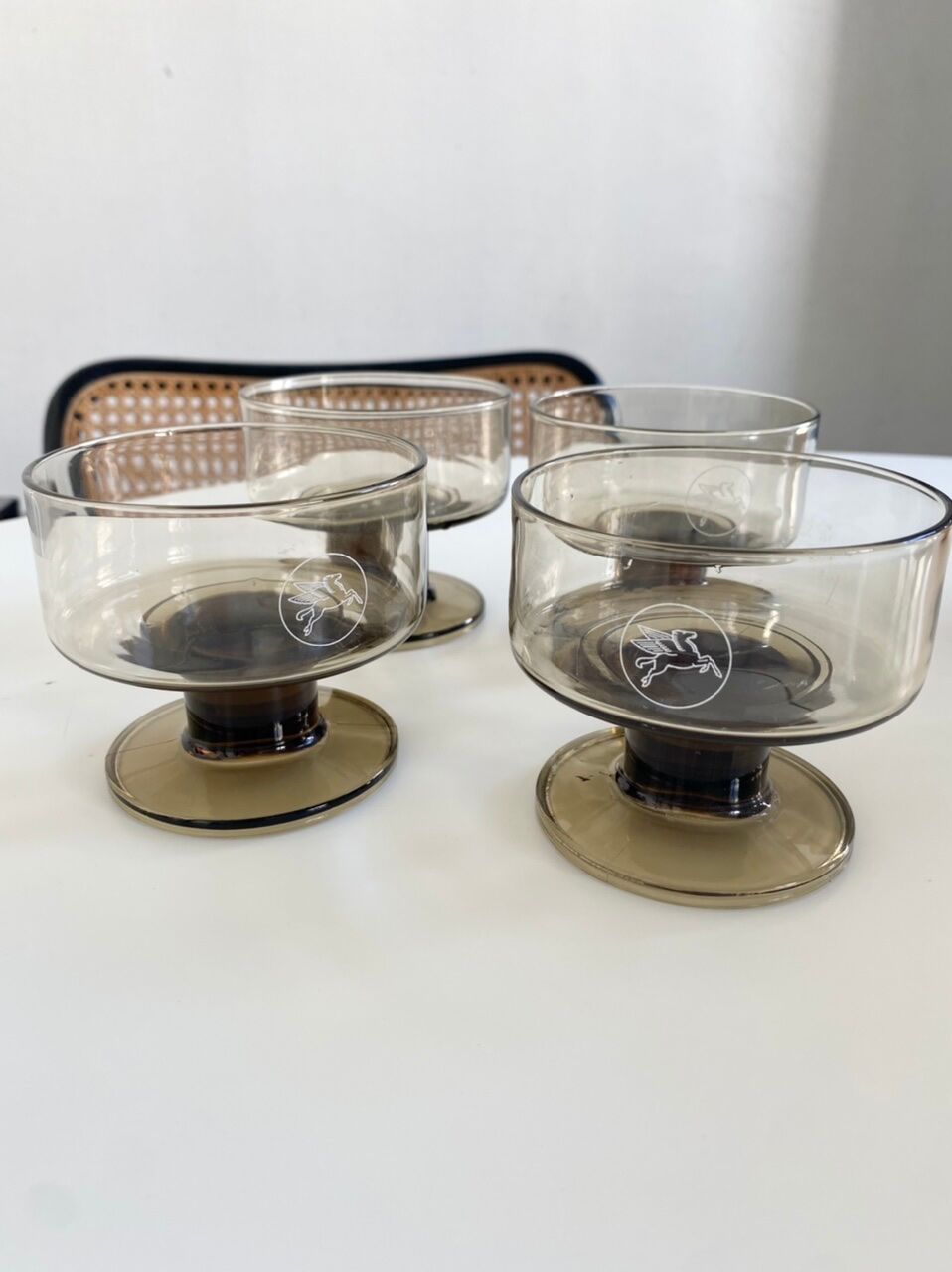 Lot de 4 coupes à champagne vintage en verre fumé