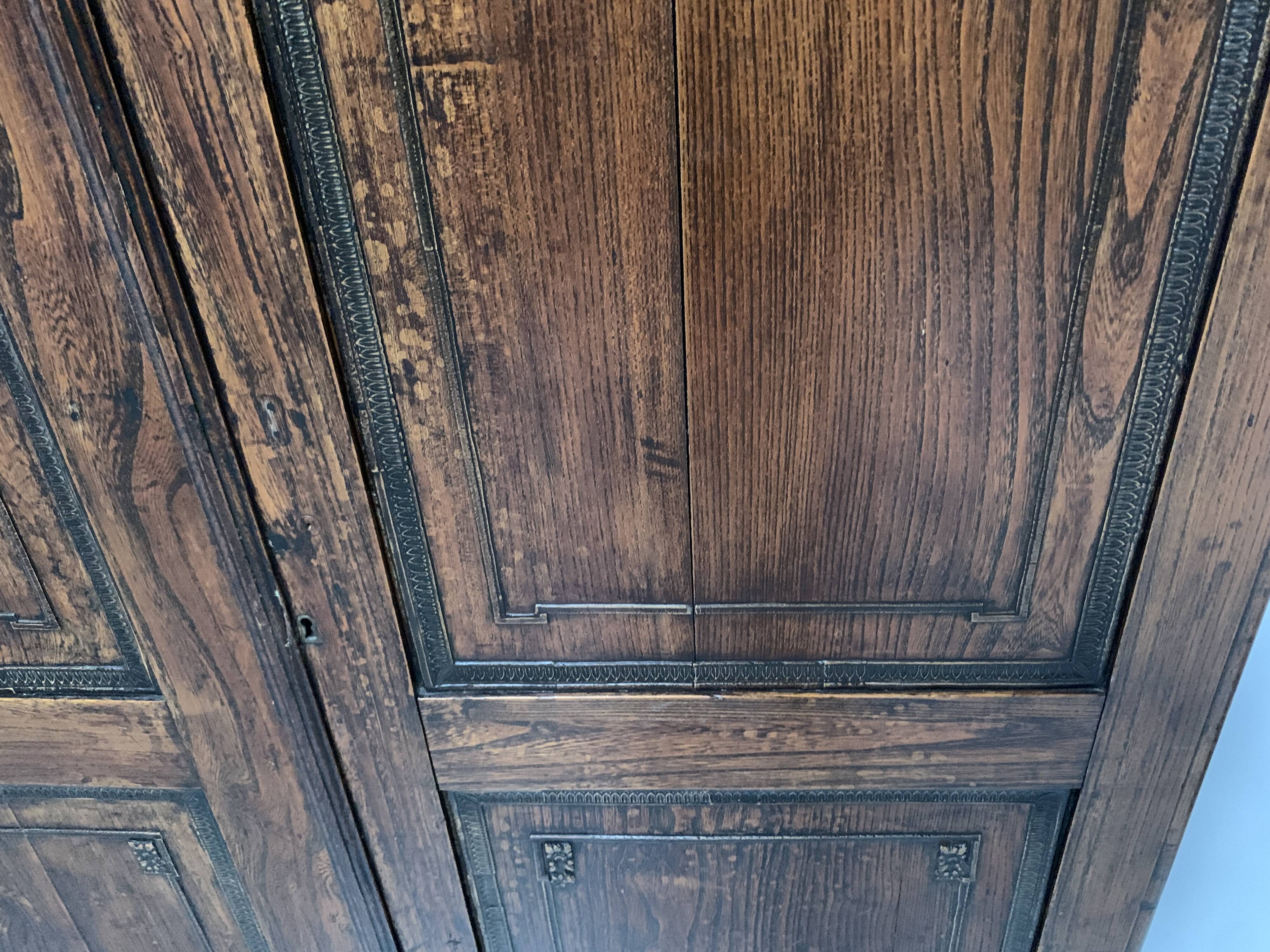 Double cupboard doors in carved oak, 20th century