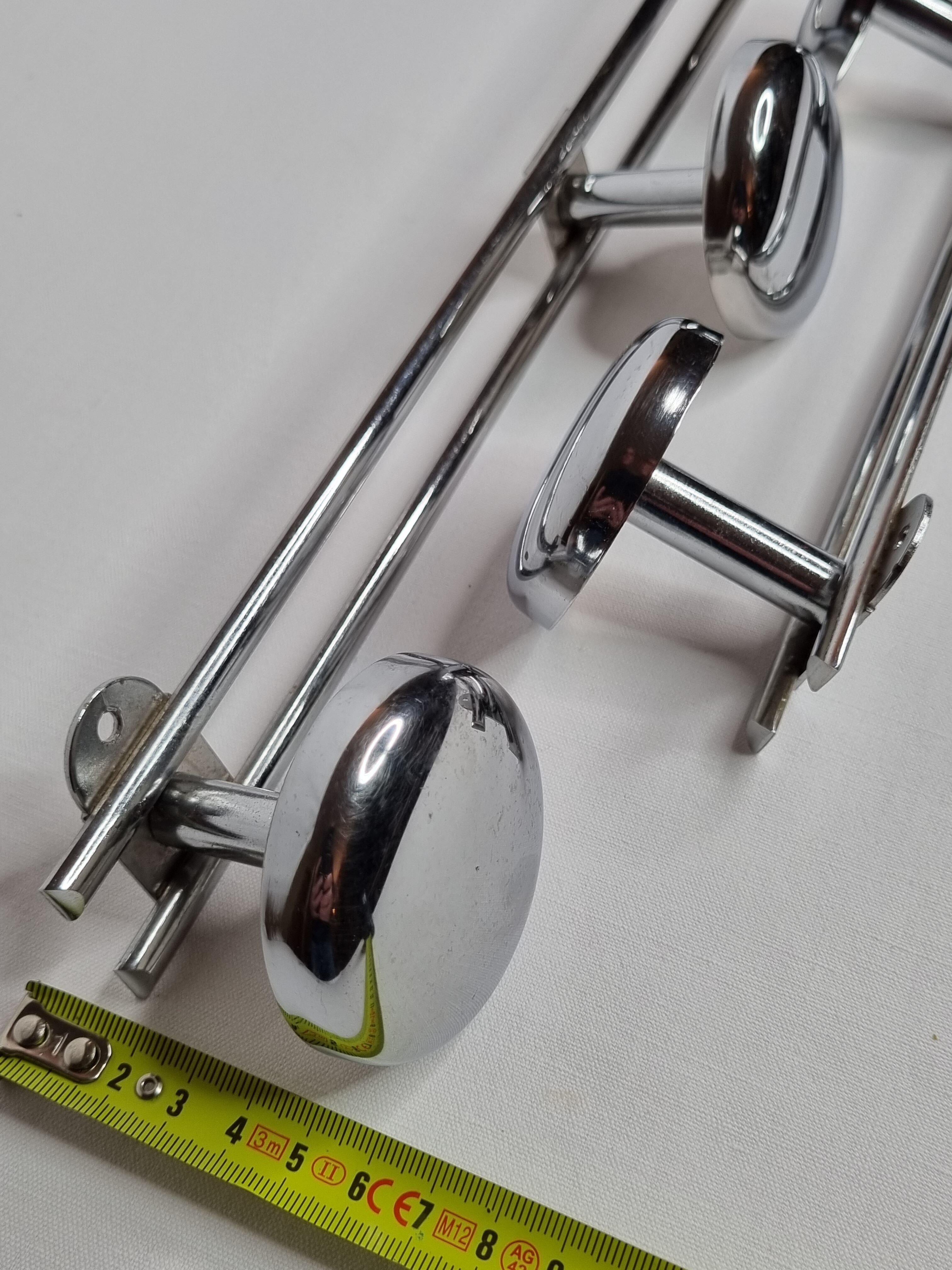 Paire de portemanteaux muraux vintage en métal chromé, 40 cm