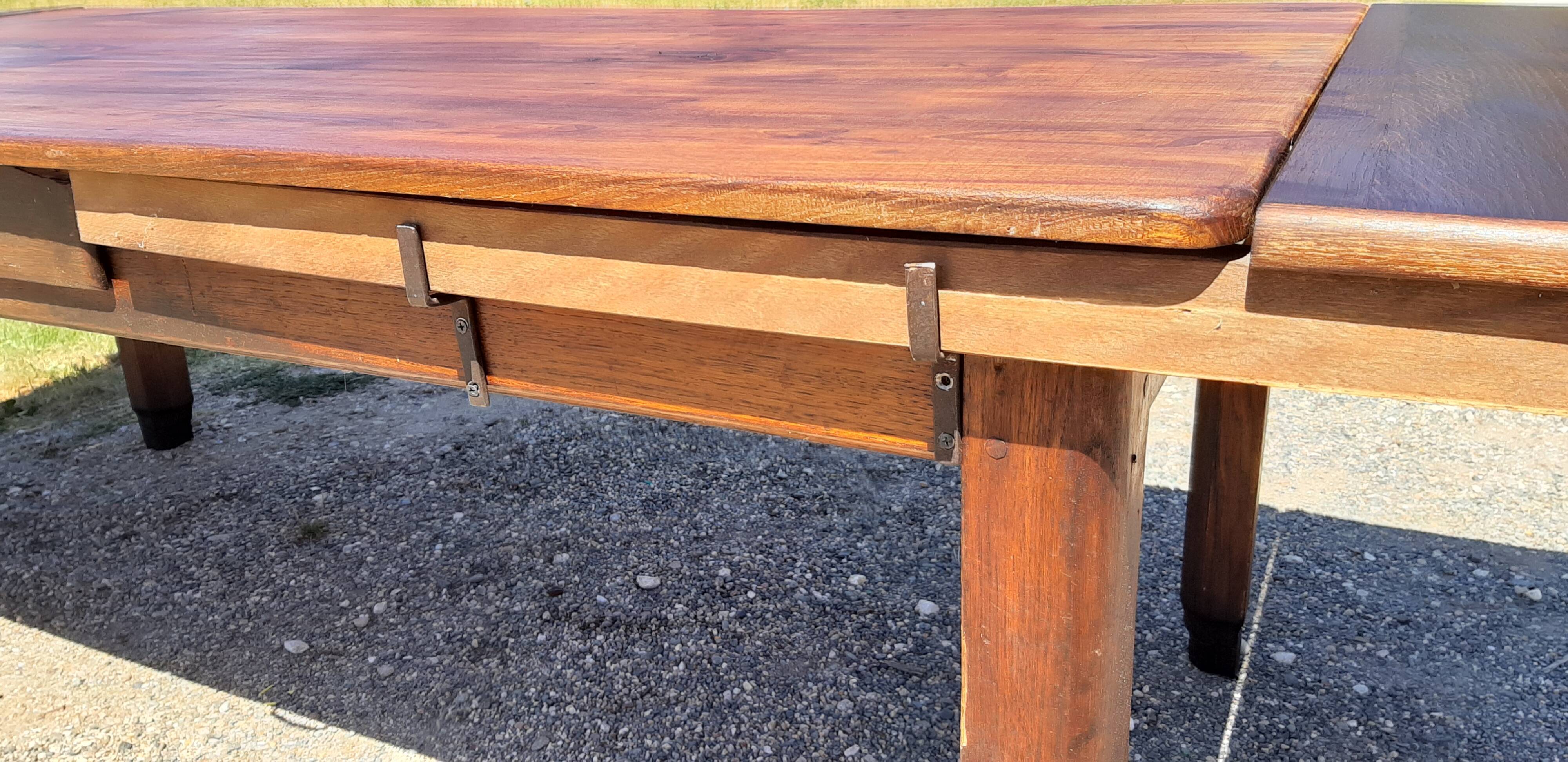 Country farm table in pine